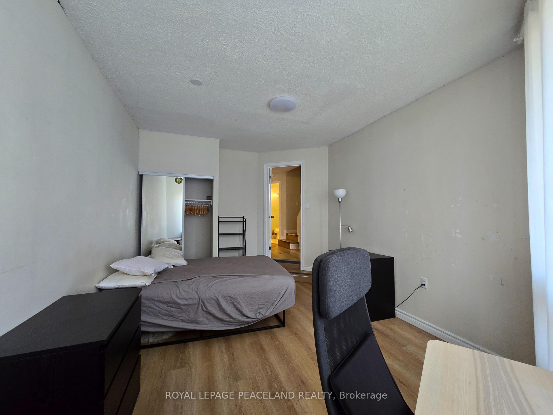 Photo 4 of Unit 6, 558 Spadina Crescent, Toronto, University — HOMEH