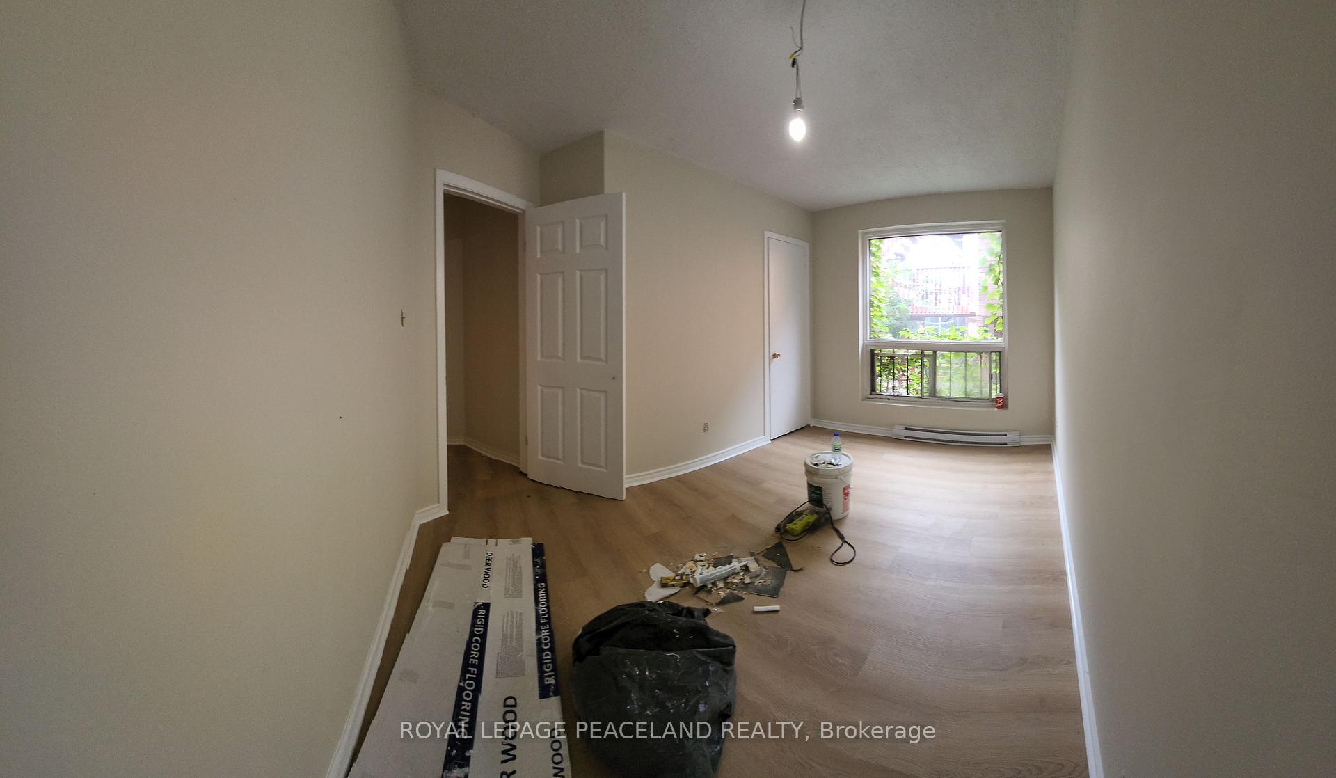 Photo 5 of Unit 6, 558 Spadina Crescent, Toronto, University — HOMEH