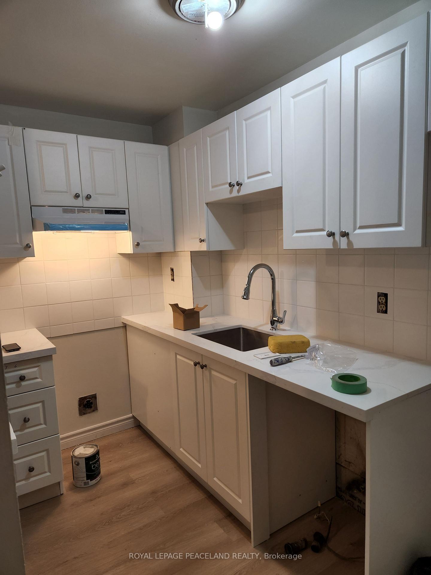 Photo 7 of Unit 6, 558 Spadina Crescent, Toronto, University — HOMEH