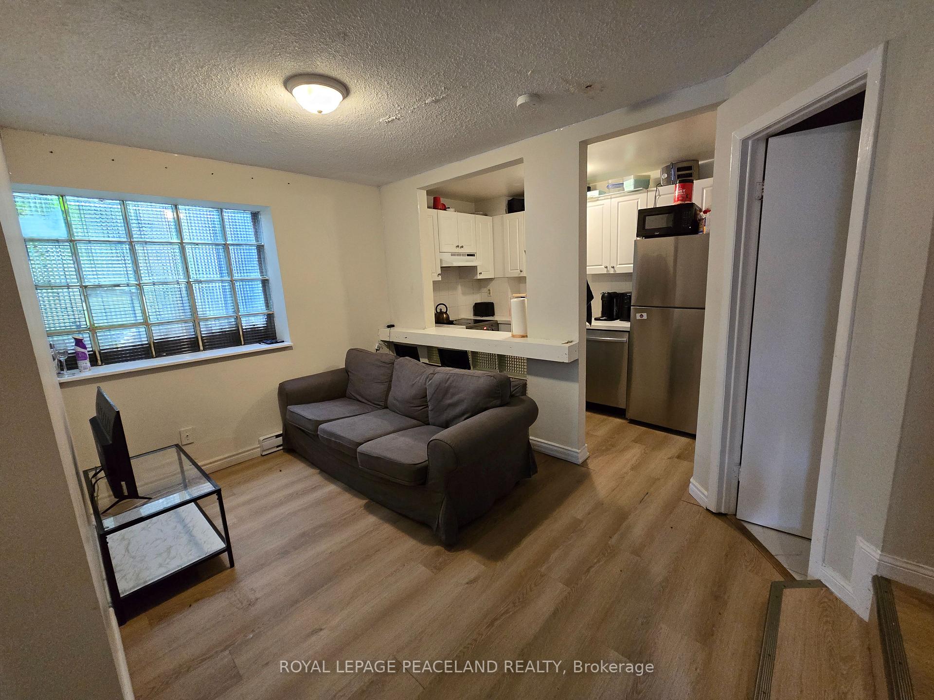 Photo 8 of Unit 6, 558 Spadina Crescent, Toronto, University — HOMEH