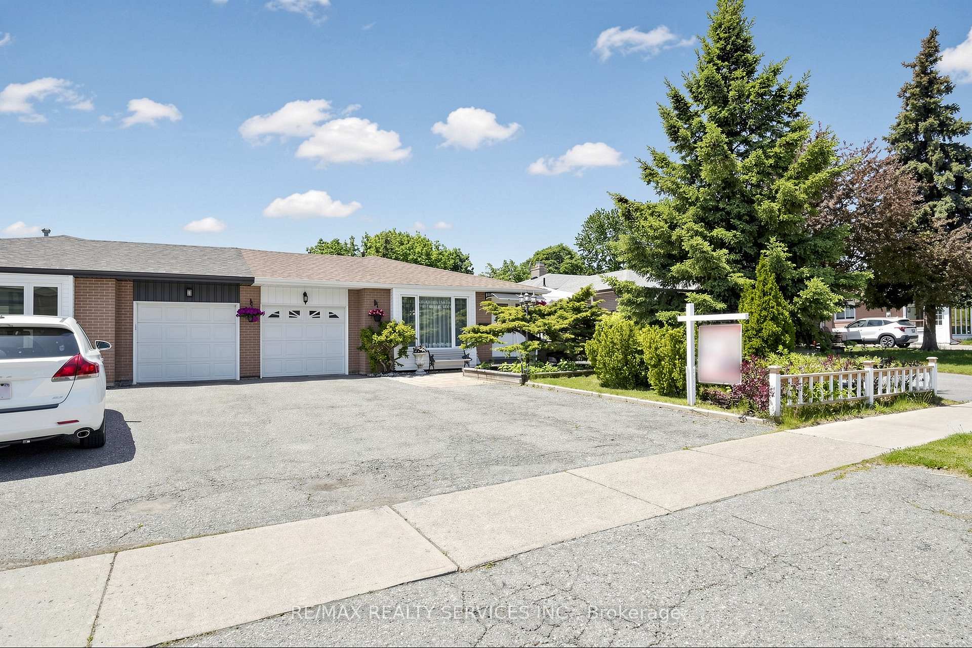 Photo 2 of 36 Glenvale Boulevard, Brampton, Northgate — HOMEH