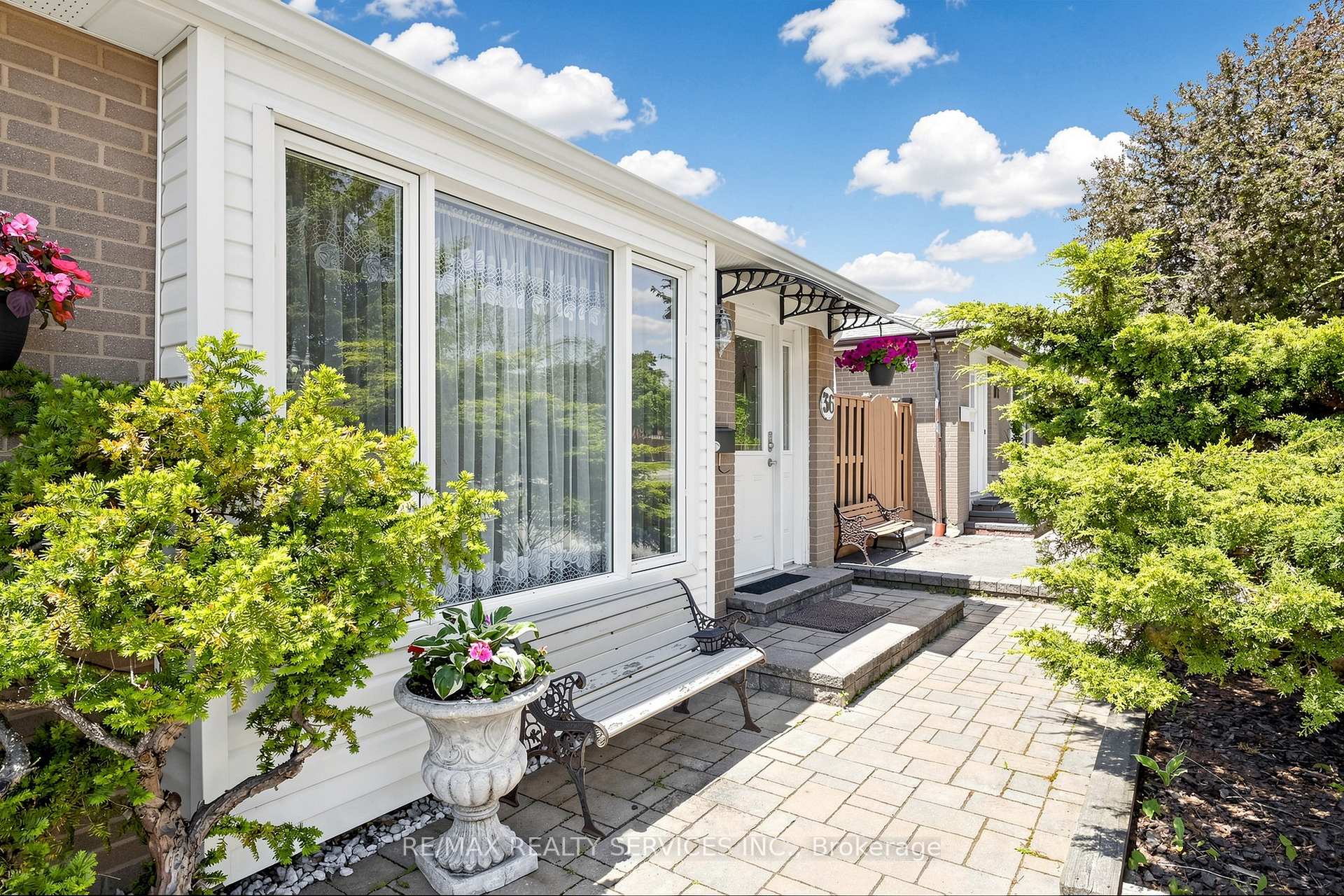 Photo 4 of 36 Glenvale Boulevard, Brampton, Northgate — HOMEH