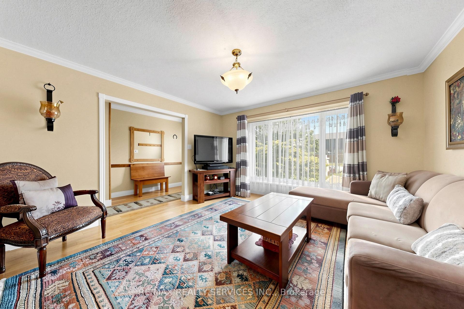 Photo 9 of 36 Glenvale Boulevard, Brampton, Northgate — HOMEH