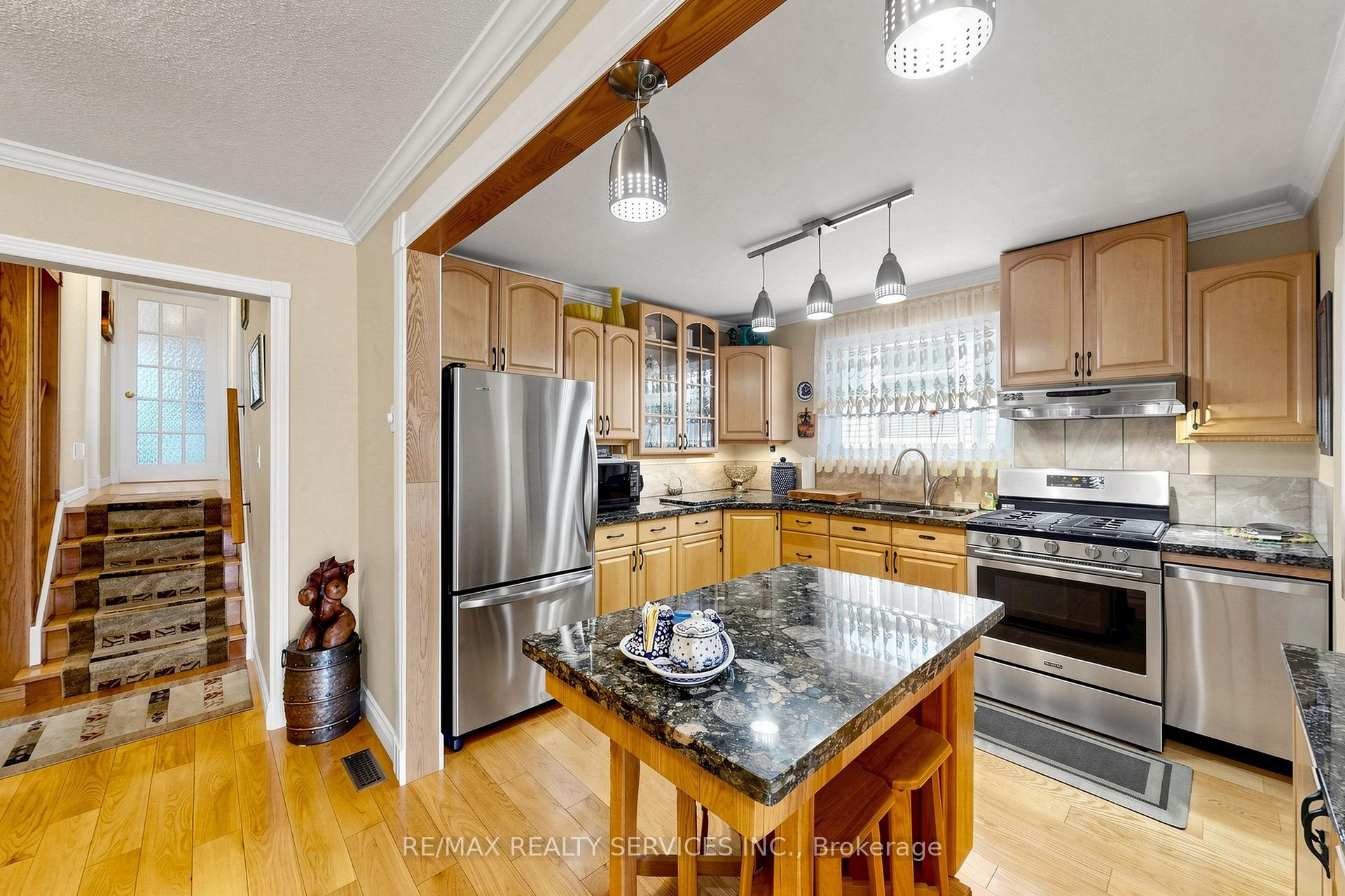 Photo 14 of 36 Glenvale Boulevard, Brampton, Northgate — HOMEH