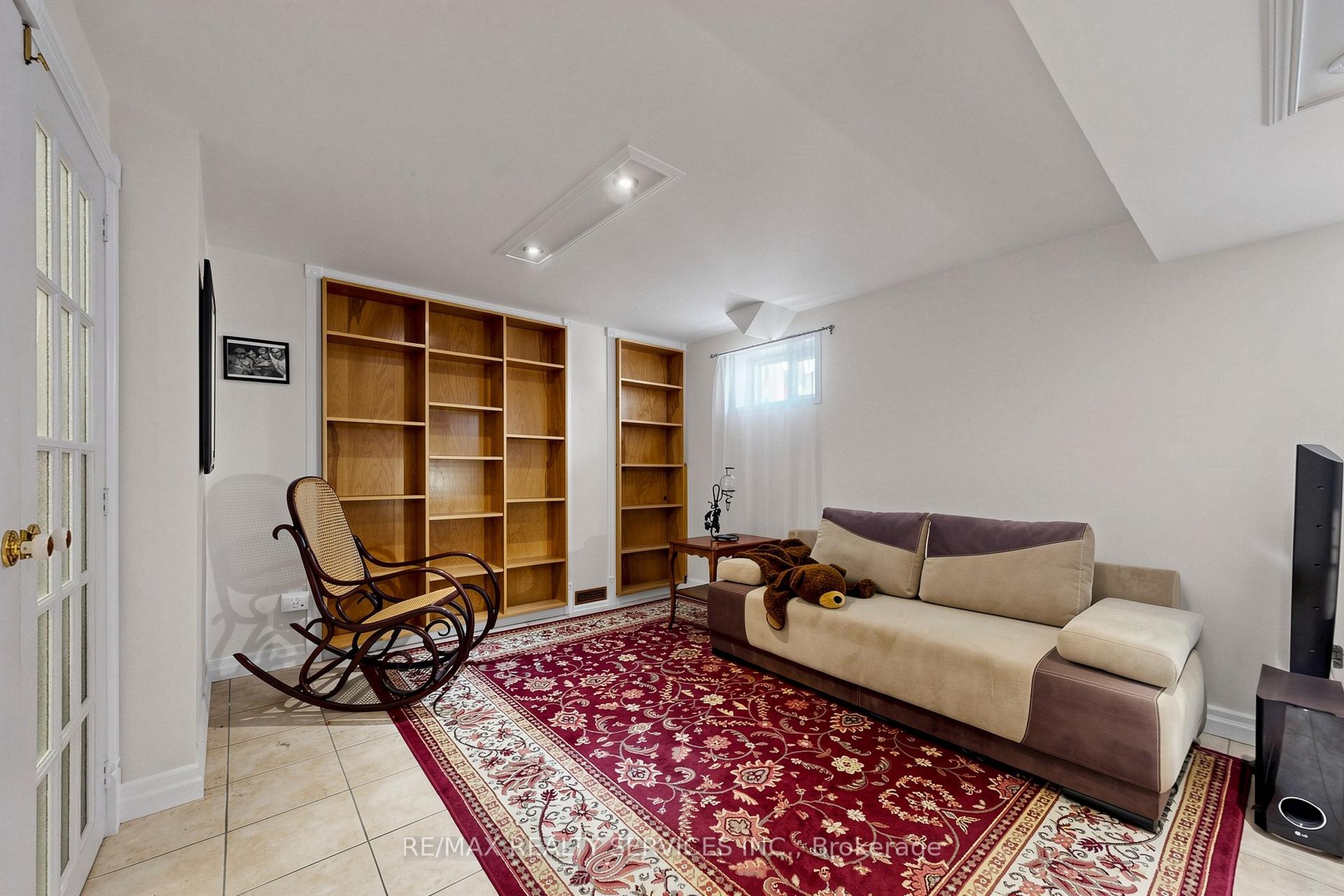 Photo 33 of 36 Glenvale Boulevard, Brampton, Northgate — HOMEH