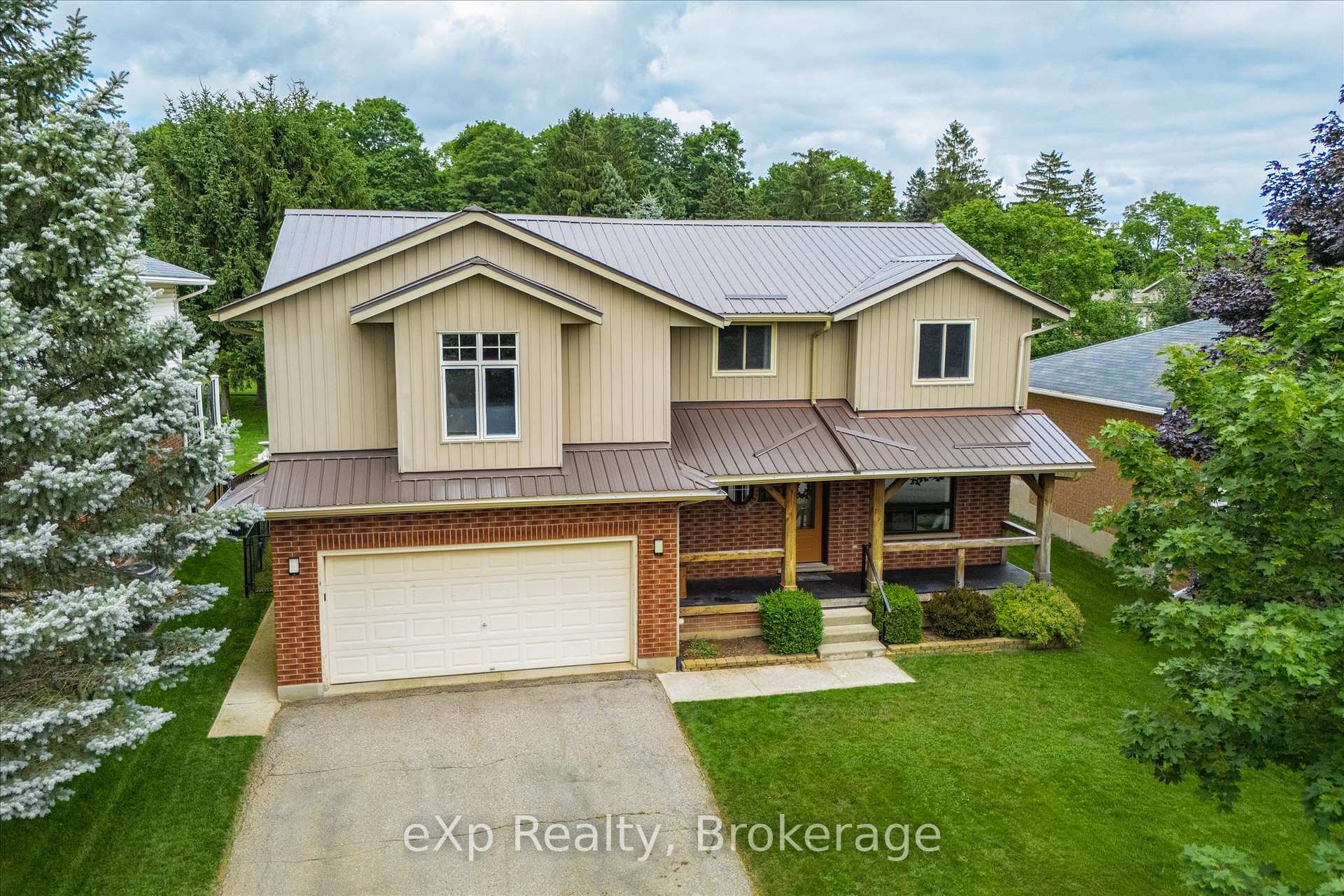 Photo 2 of 19 Keating Drive, Centre Wellington, Elora/Salem — HOMEH