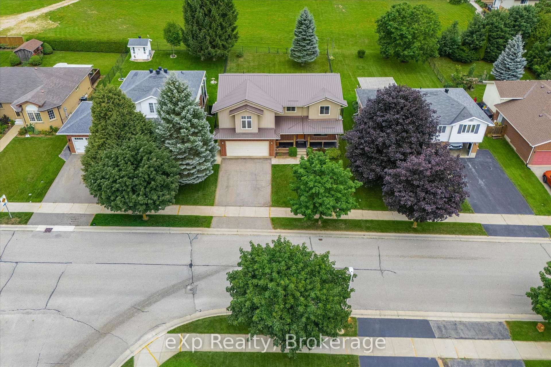Photo 3 of 19 Keating Drive, Centre Wellington, Elora/Salem — HOMEH