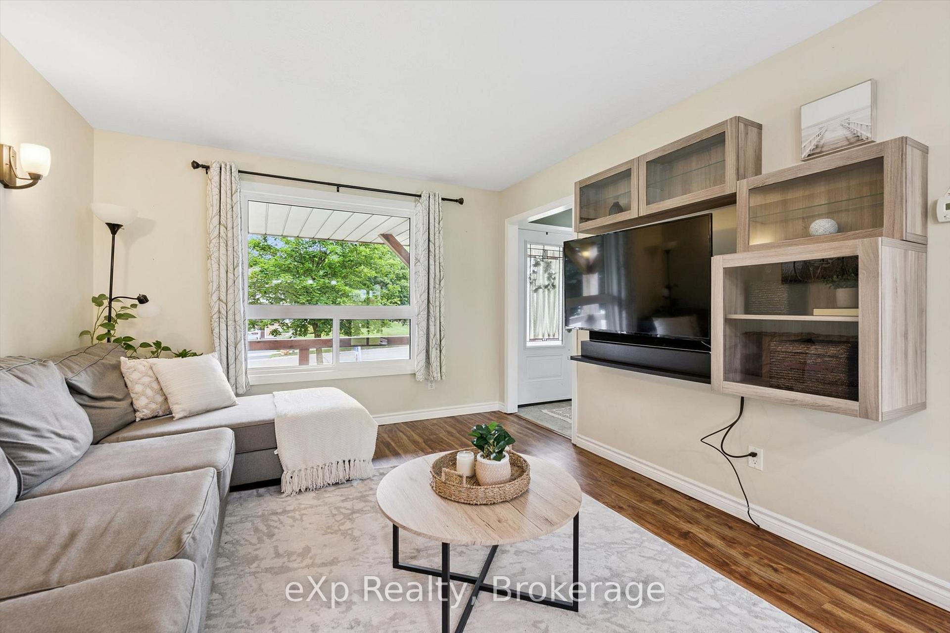 Photo 10 of 19 Keating Drive, Centre Wellington, Elora/Salem — HOMEH