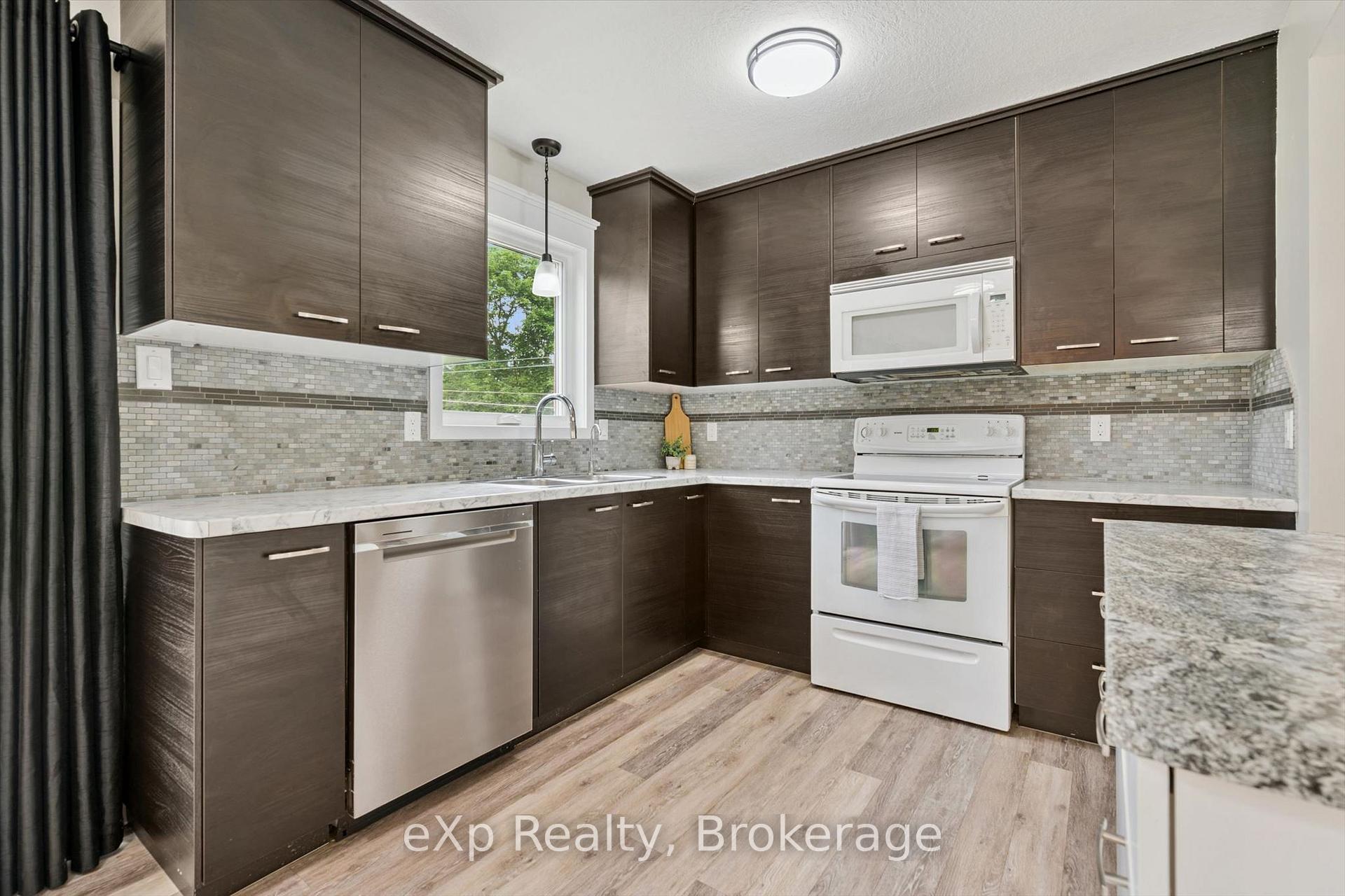 Photo 14 of 19 Keating Drive, Centre Wellington, Elora/Salem — HOMEH