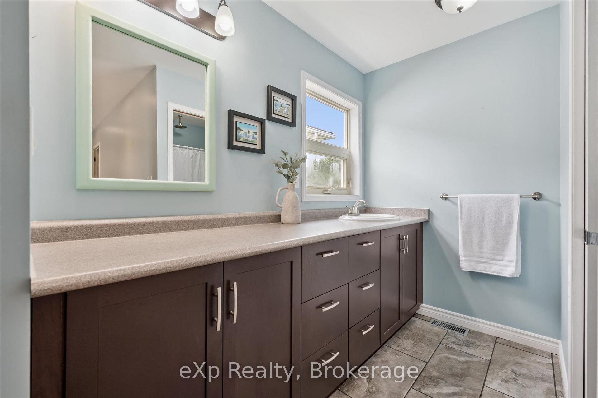 Photo 32 of 19 Keating Drive, Centre Wellington, Elora/Salem — HOMEH