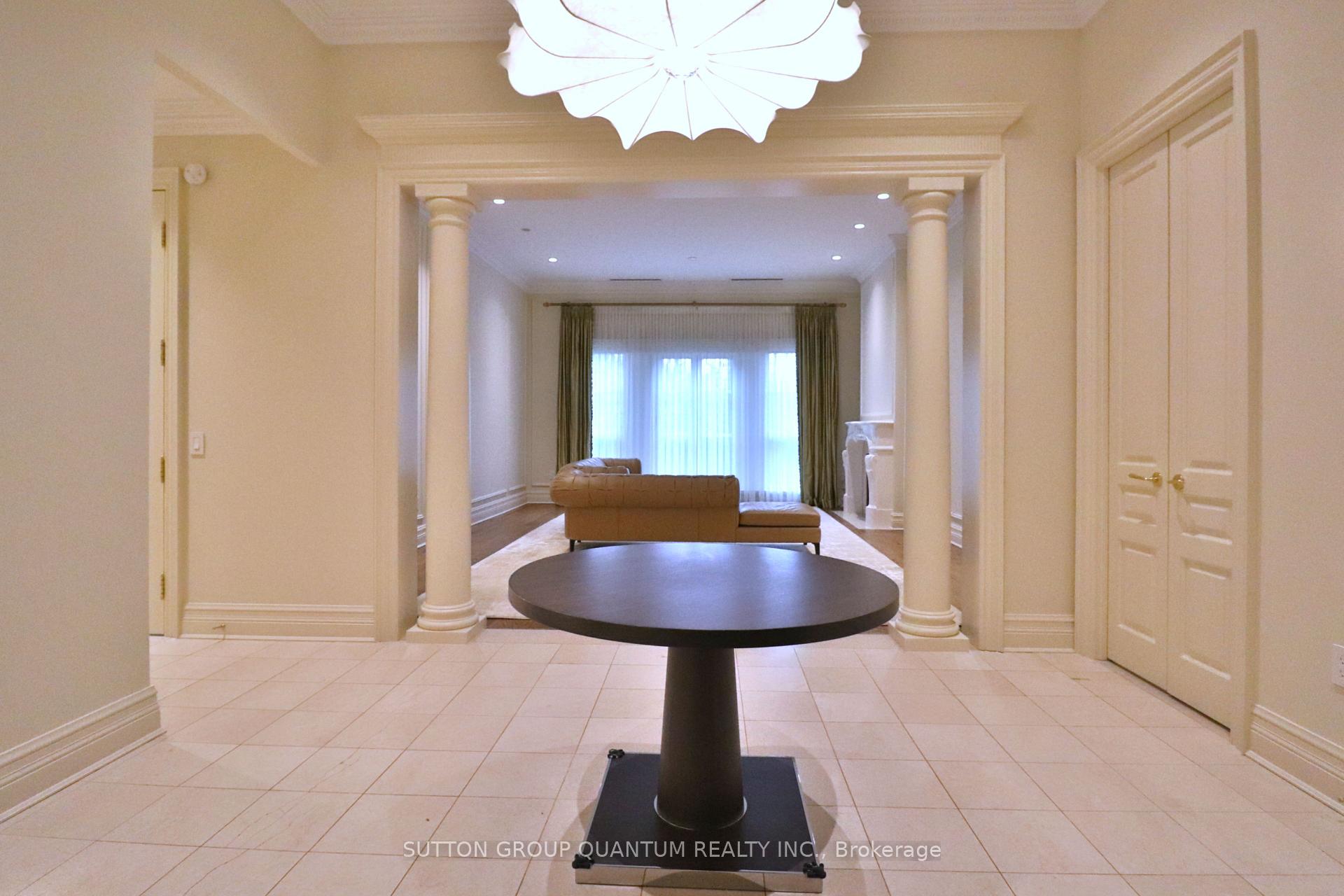 Photo 2 of Unit 108, 1 Post Road, North York, Bridle Path-Sunnybrook-York Mills — HOMEH