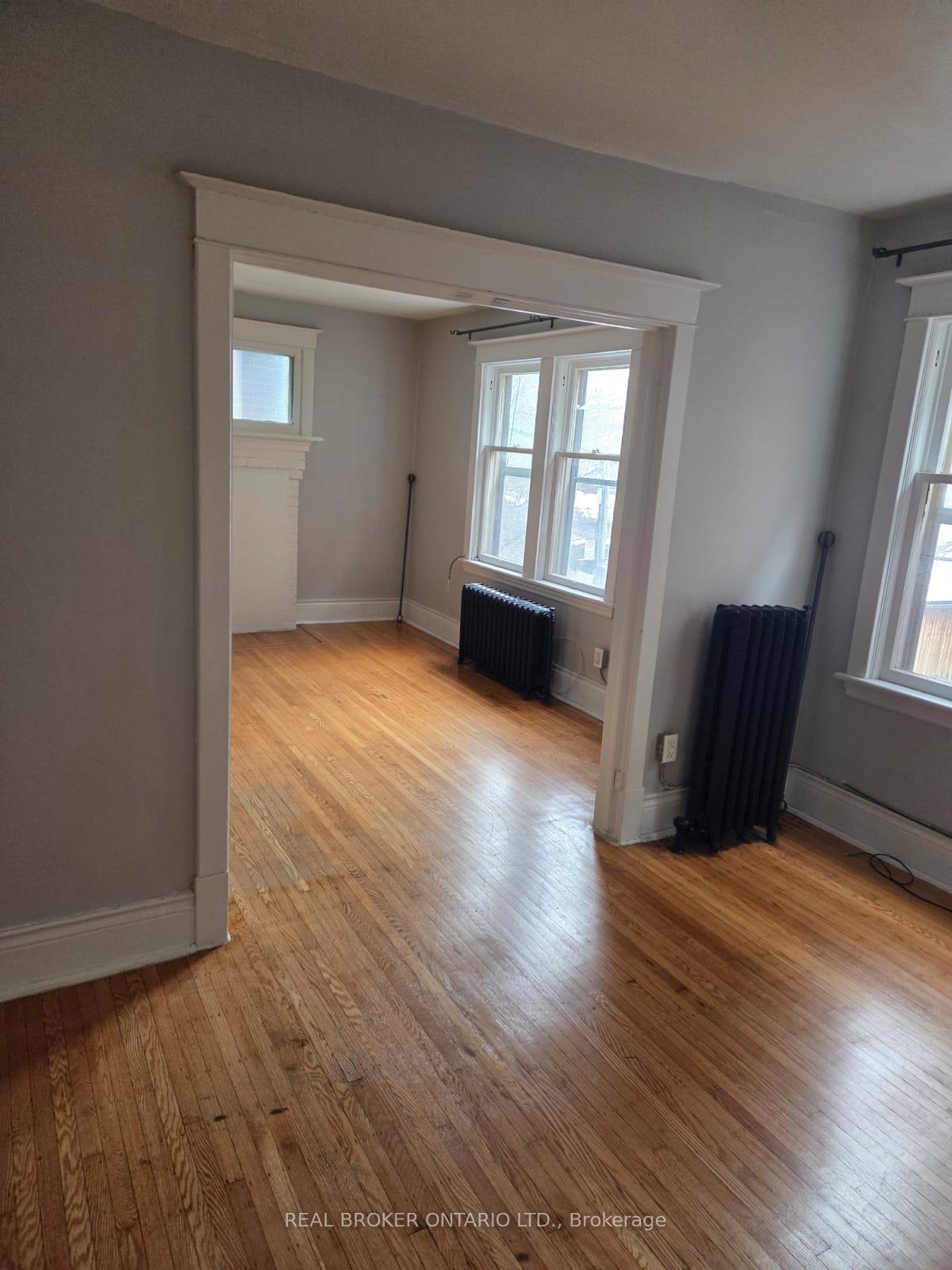 Photo 2 of Unit 5, 985 Main Street E, Hamilton, Crown Point — HOMEH