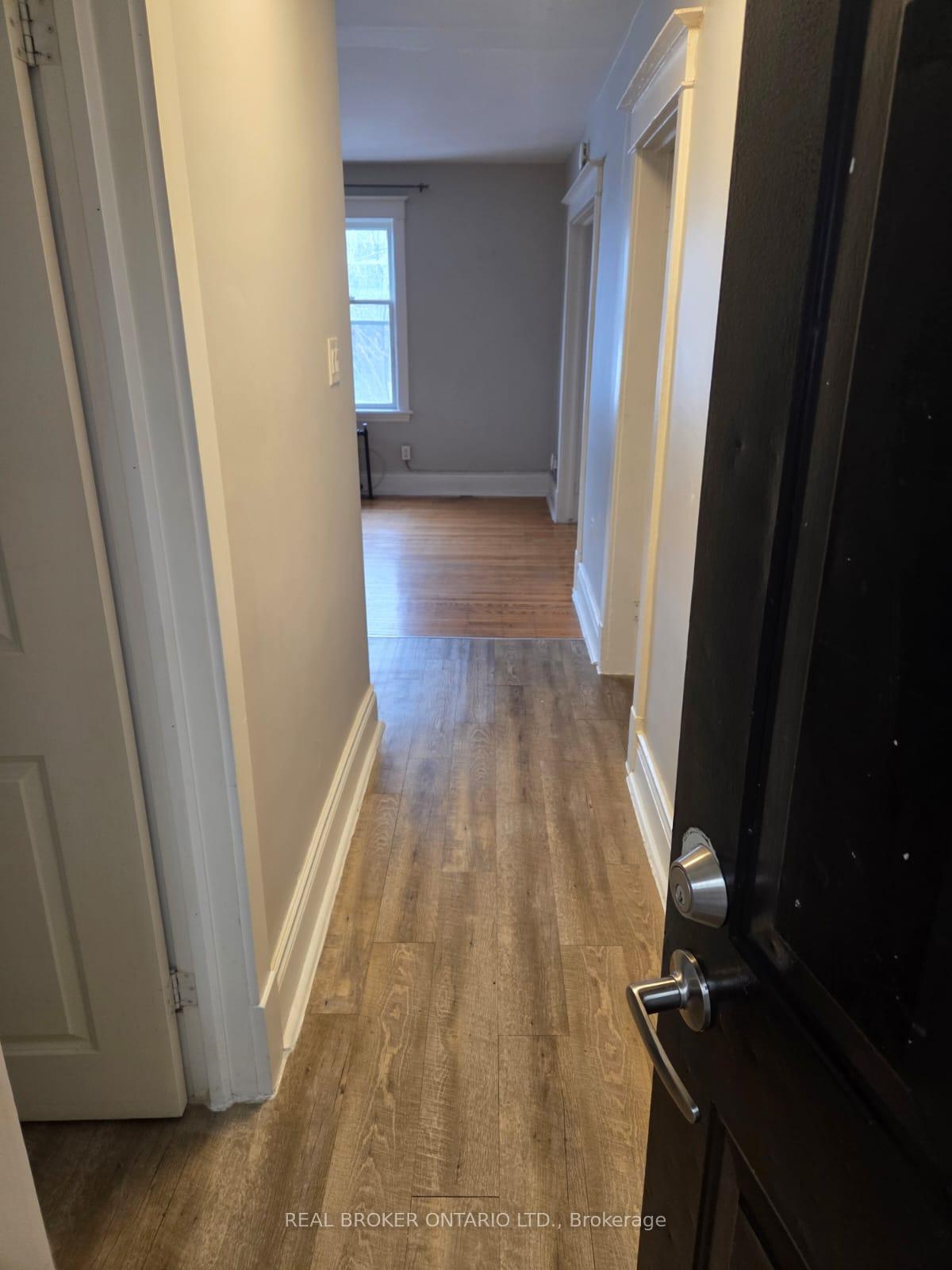 Photo 7 of Unit 5, 985 Main Street E, Hamilton, Crown Point — HOMEH