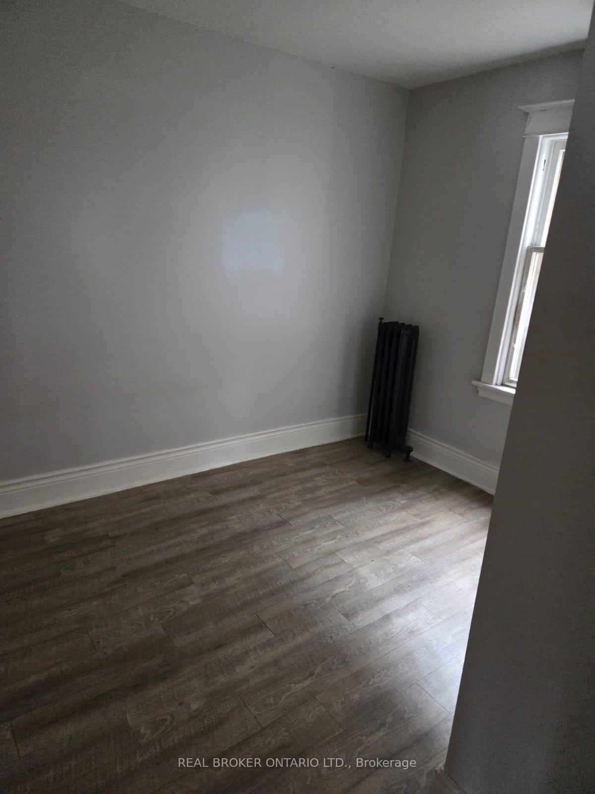 Photo 8 of Unit 5, 985 Main Street E, Hamilton, Crown Point — HOMEH
