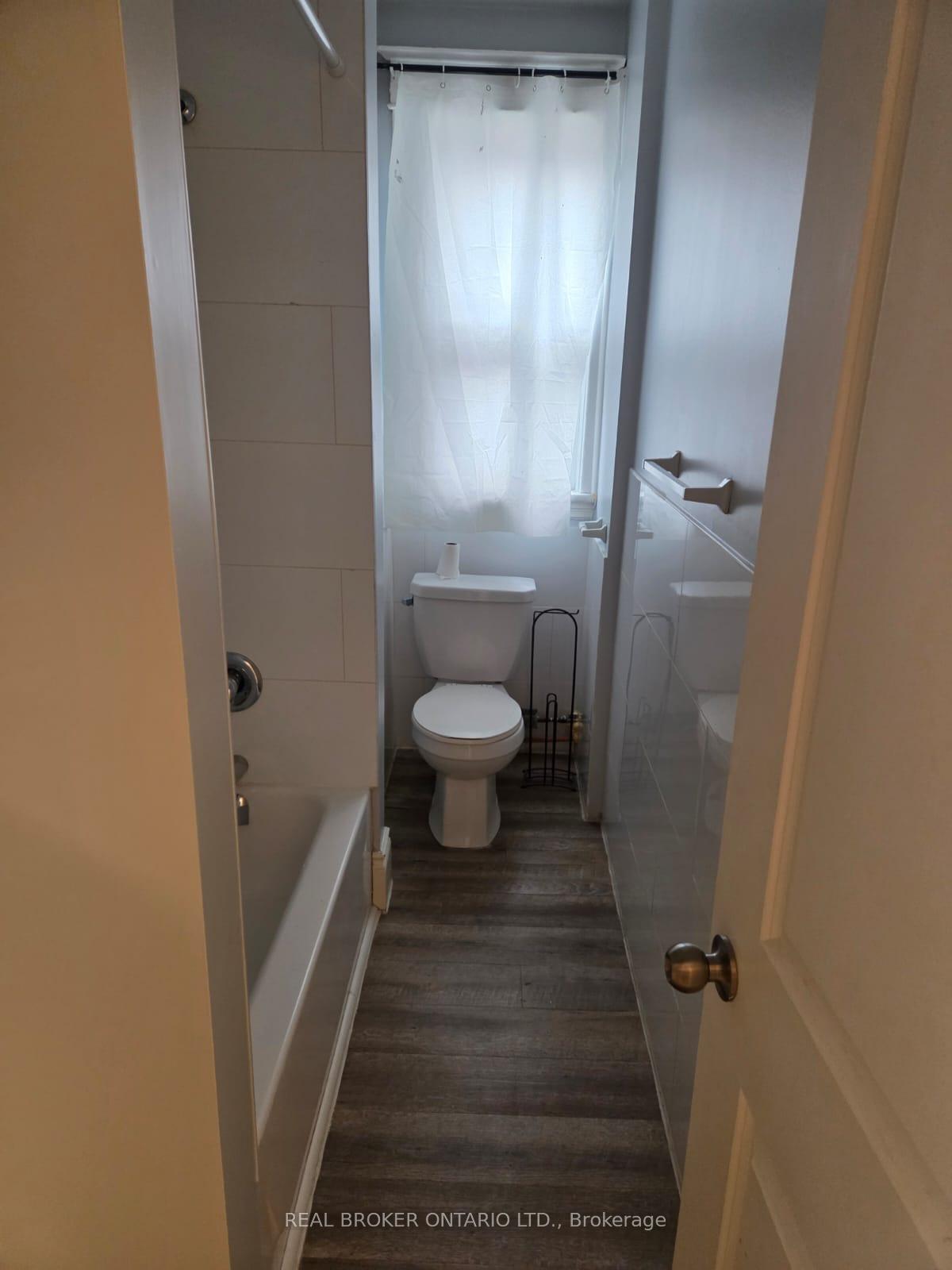 Photo 10 of Unit 5, 985 Main Street E, Hamilton, Crown Point — HOMEH