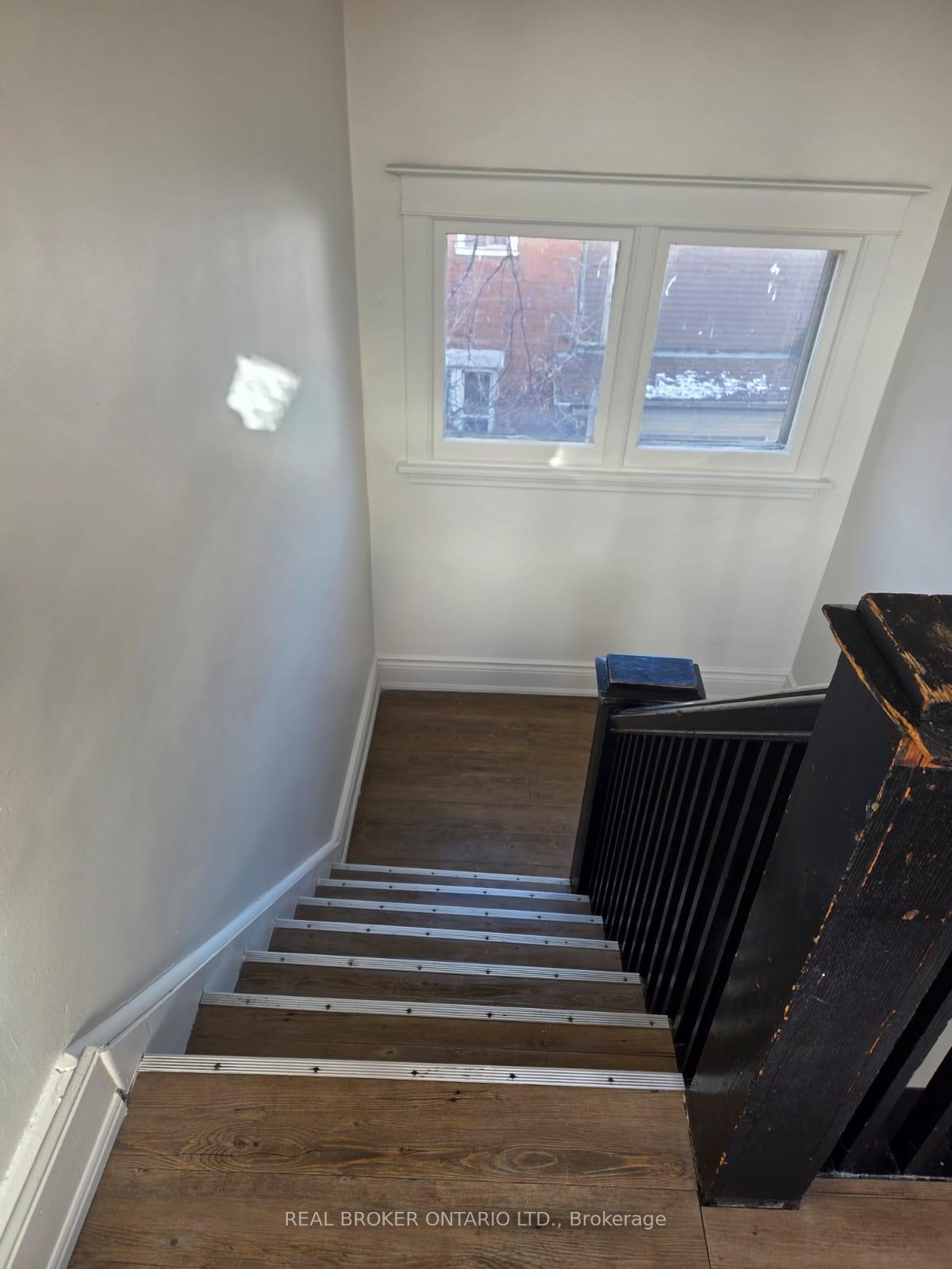 Photo 13 of Unit 5, 985 Main Street E, Hamilton, Crown Point — HOMEH