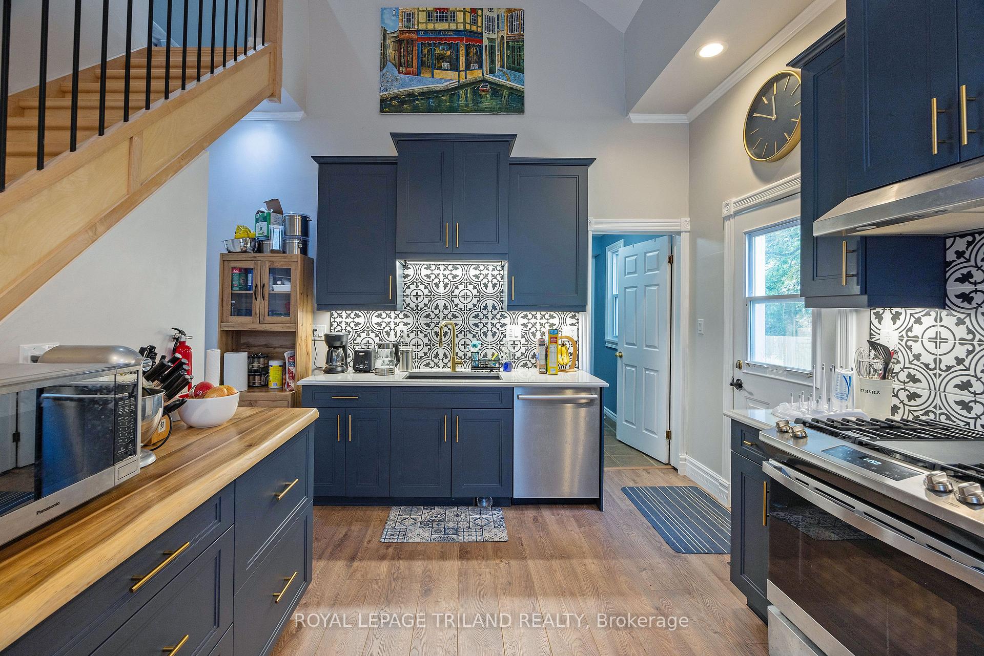 Photo 16 of 49 Devonshire Place, St. Thomas — HOMEH