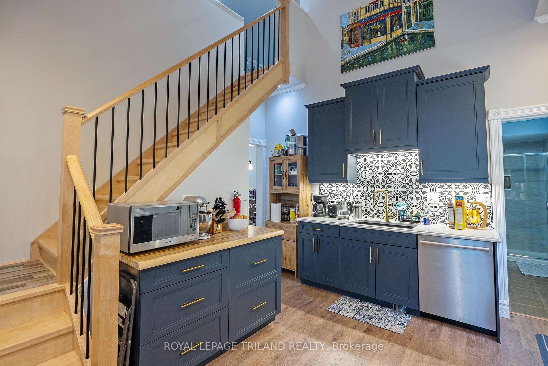 Photo 17 of 49 Devonshire Place, St. Thomas — HOMEH