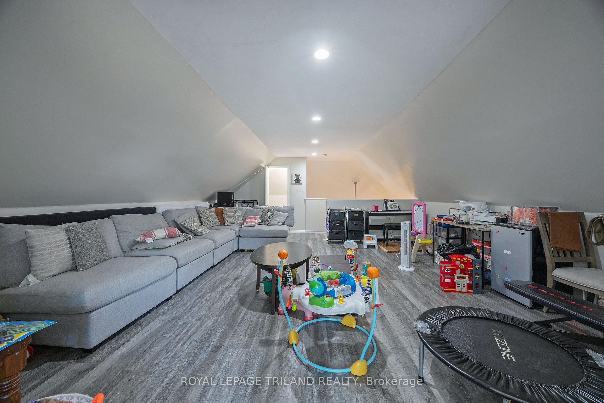 Photo 29 of 49 Devonshire Place, St. Thomas — HOMEH