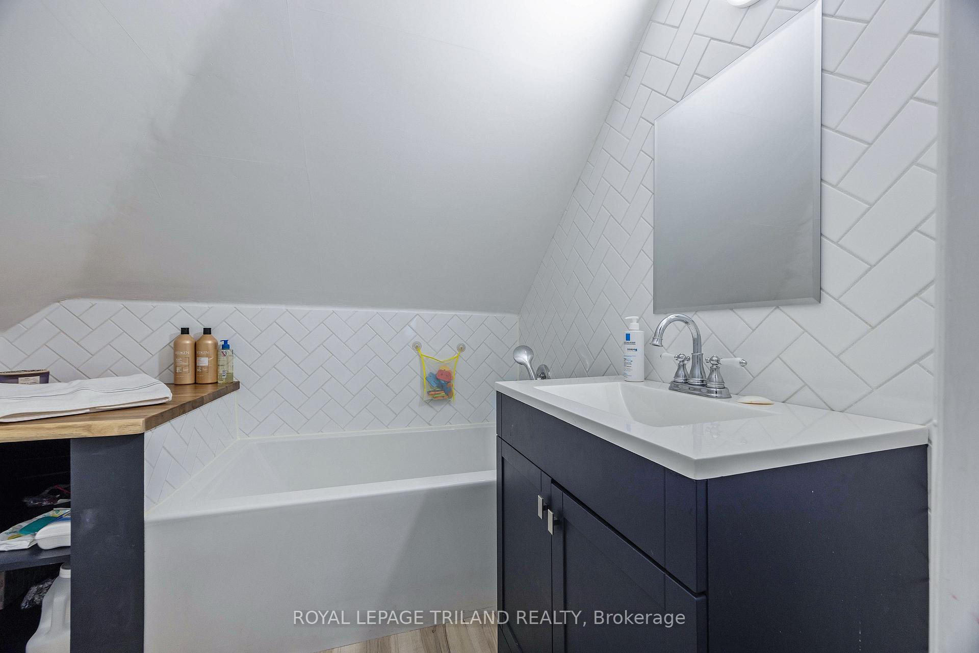 Photo 31 of 49 Devonshire Place, St. Thomas — HOMEH