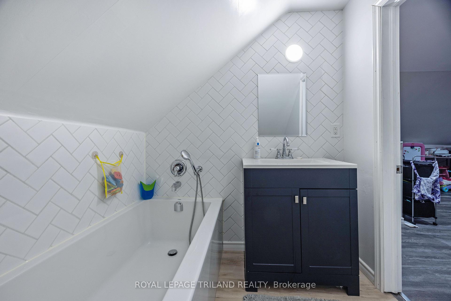 Photo 32 of 49 Devonshire Place, St. Thomas — HOMEH