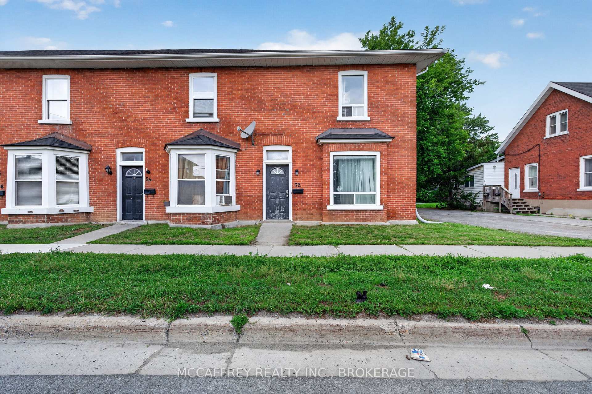 Front of 52 Moira Street W