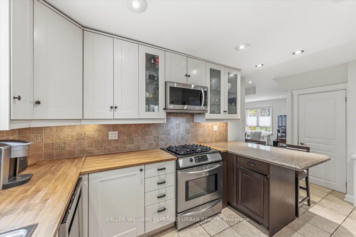 Photo 12 of 19 Walker Road, North York, Lansing-Westgate — HOMEH