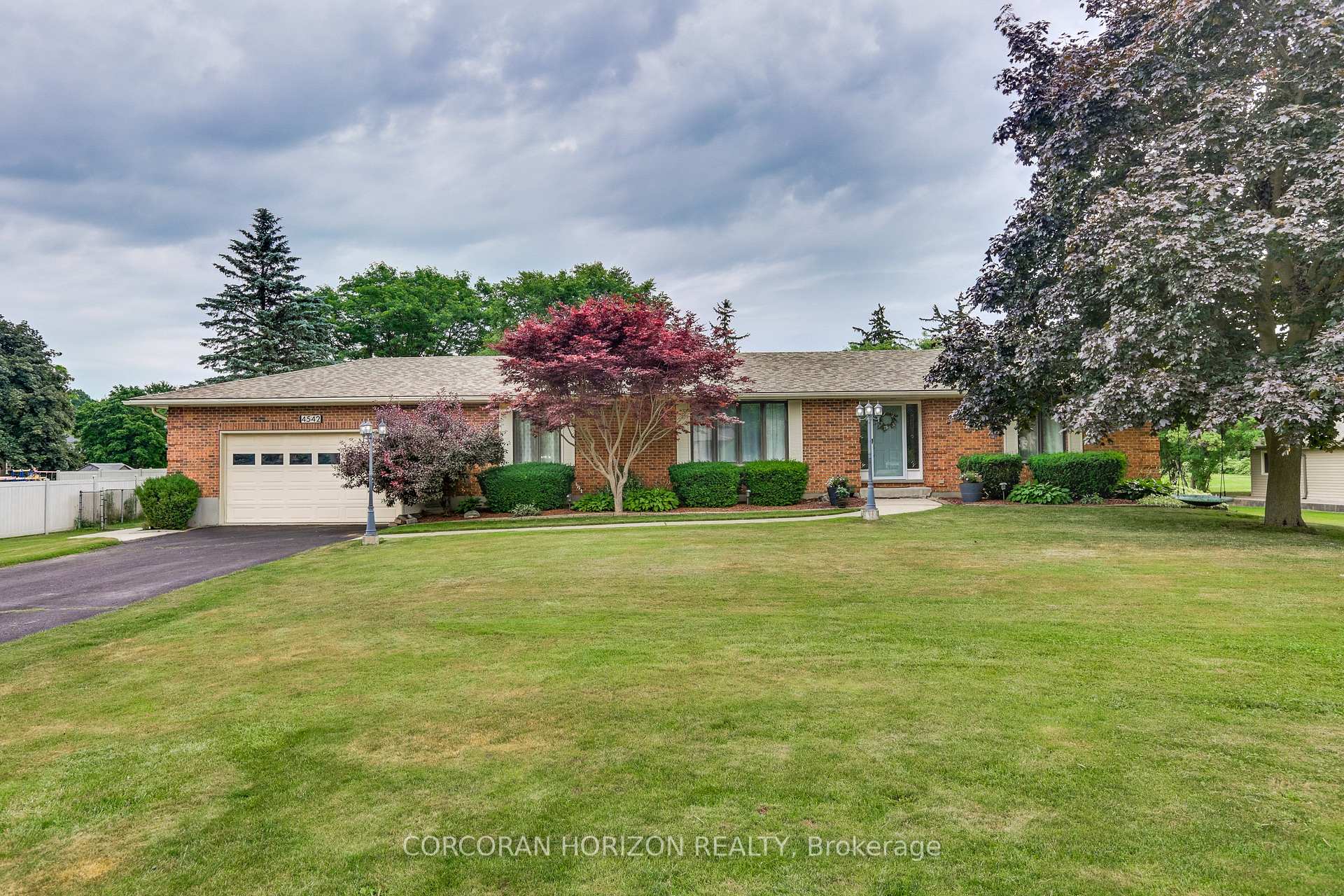 Front of 4542 Avenue Road
