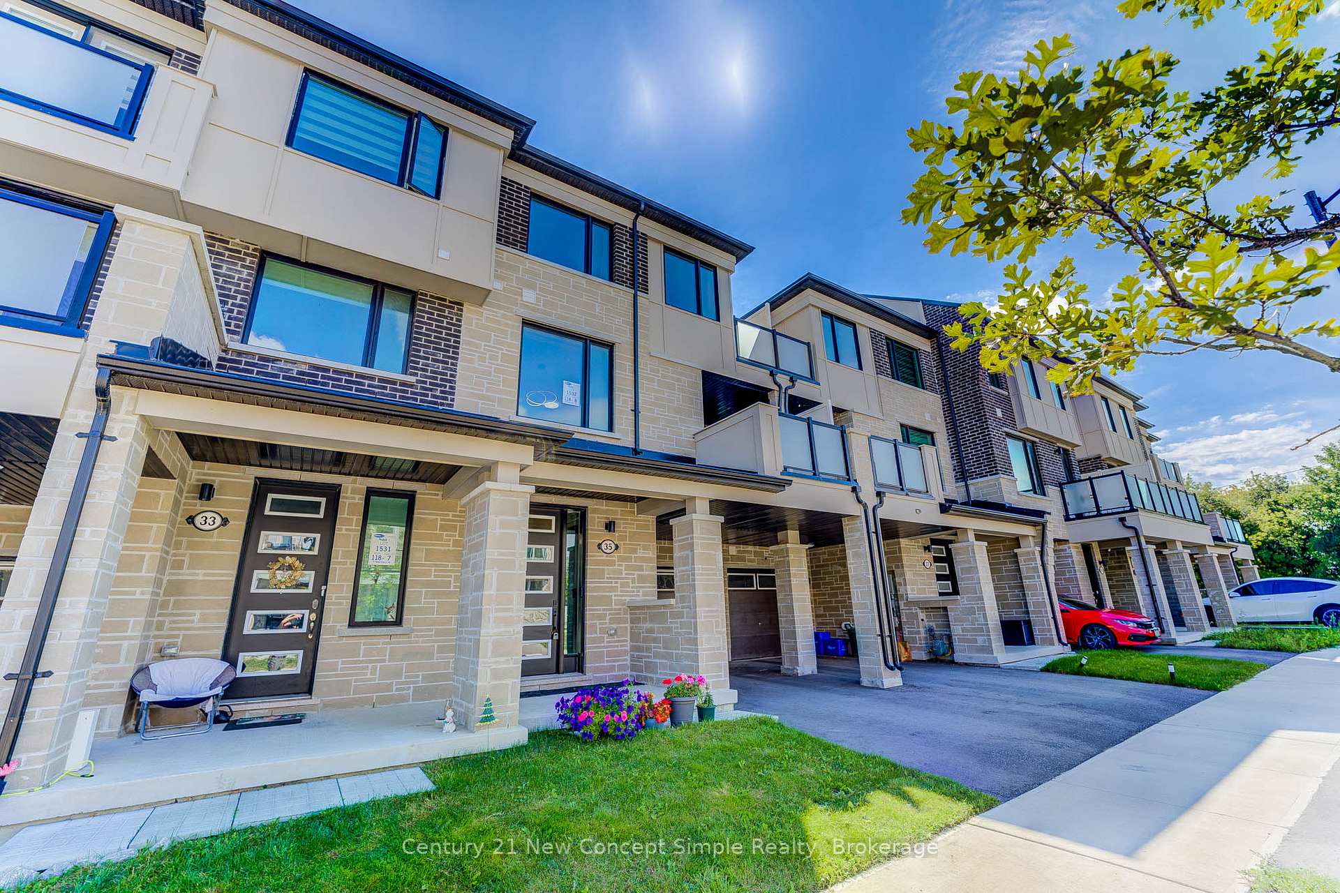 Photo 6 of 35 Thomas Frisby Jr Crescent, Markham, Victoria Square — HOMEH