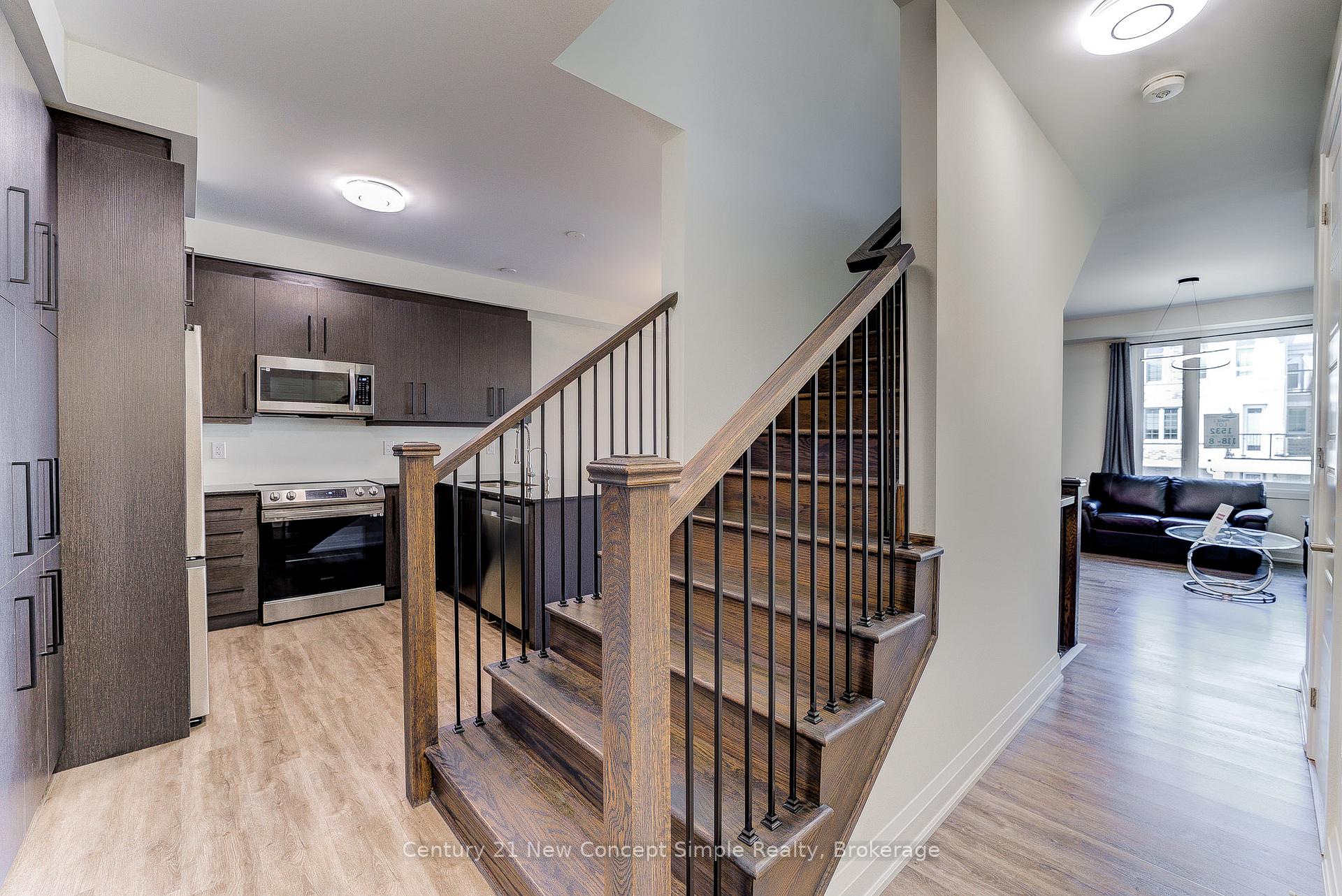 Photo 10 of 35 Thomas Frisby Jr Crescent, Markham, Victoria Square — HOMEH