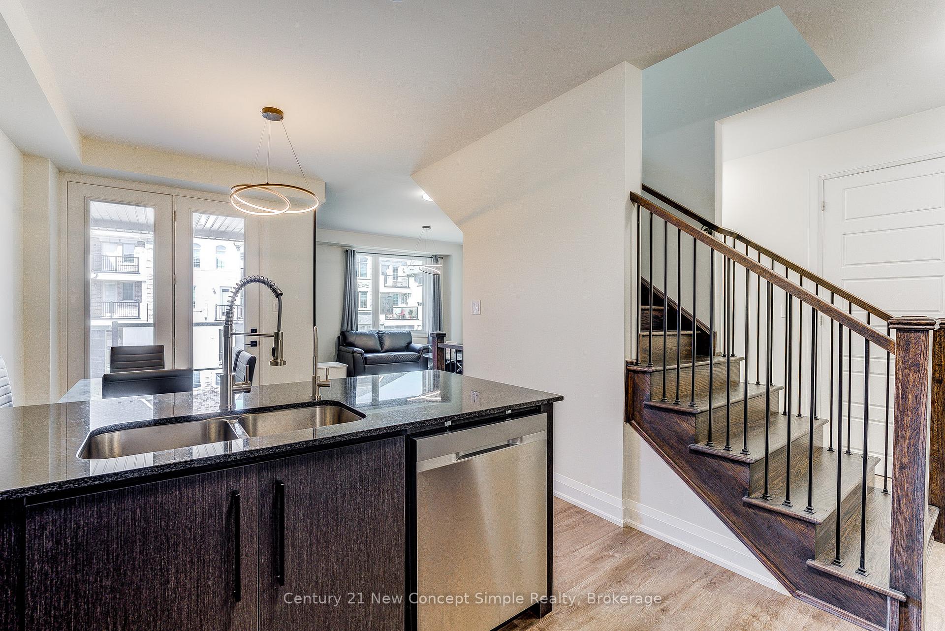 Photo 11 of 35 Thomas Frisby Jr Crescent, Markham, Victoria Square — HOMEH