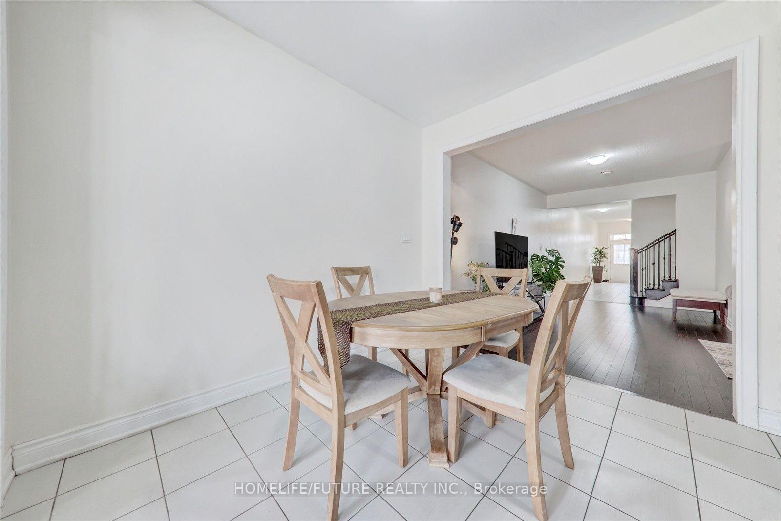Photo 14 of 70 Mohandas Drive, Markham, Cedarwood — HOMEH