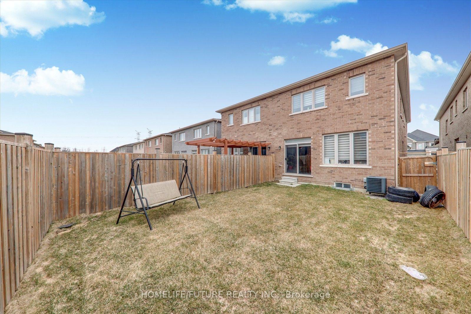 Photo 71 of 70 Mohandas Drive, Markham, Cedarwood — HOMEH