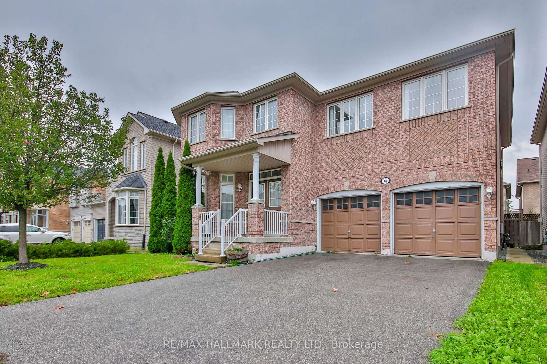 Photo 3 of 15 Briarglen Road, Markham, Cachet — HOMEH