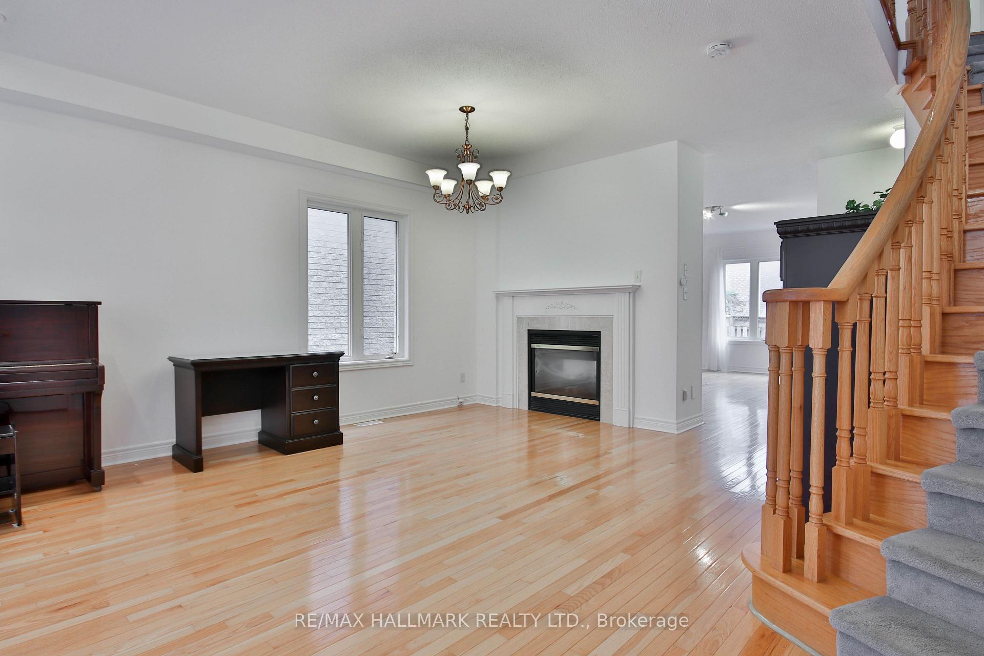 Photo 5 of 15 Briarglen Road, Markham, Cachet — HOMEH