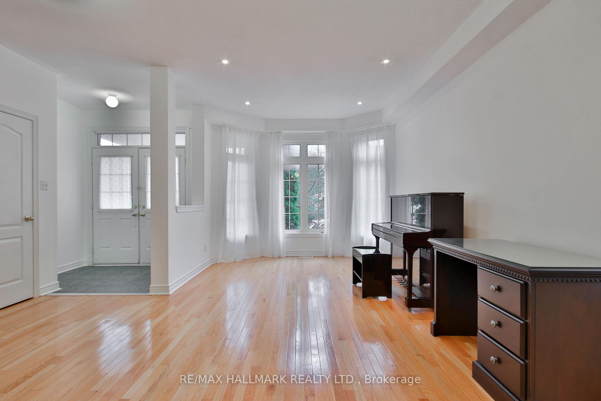 Photo 6 of 15 Briarglen Road, Markham, Cachet — HOMEH