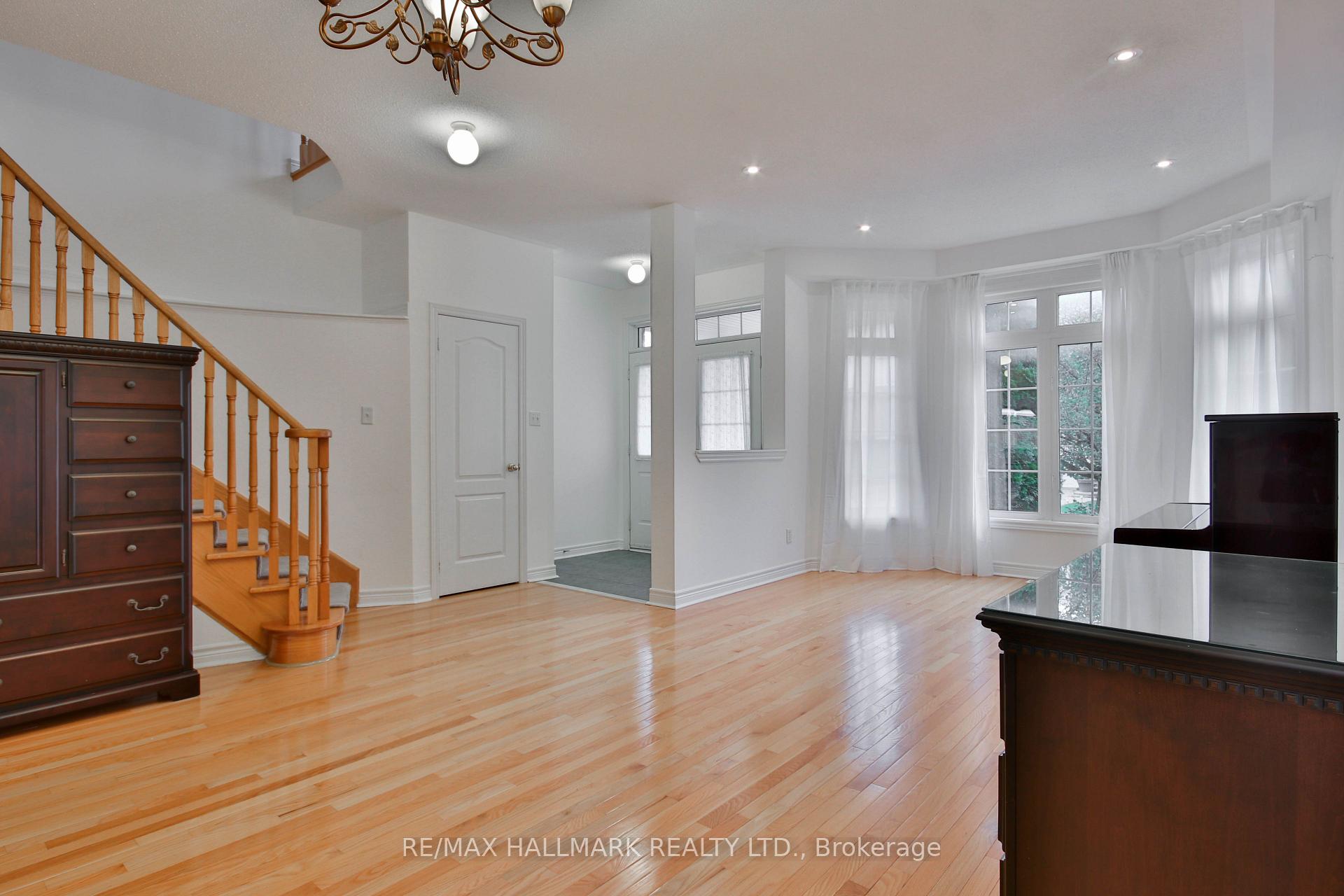 Photo 7 of 15 Briarglen Road, Markham, Cachet — HOMEH