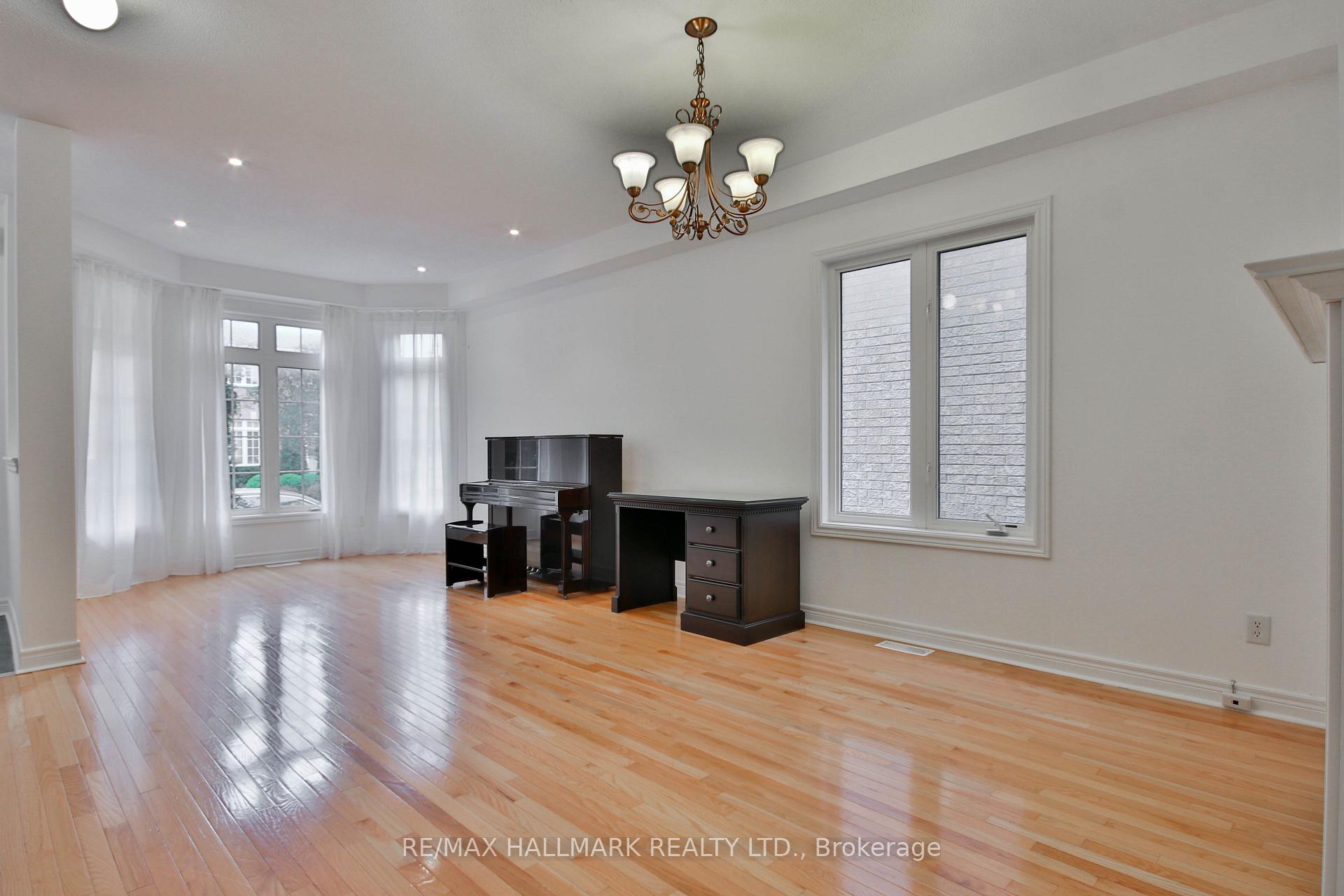 Photo 8 of 15 Briarglen Road, Markham, Cachet — HOMEH