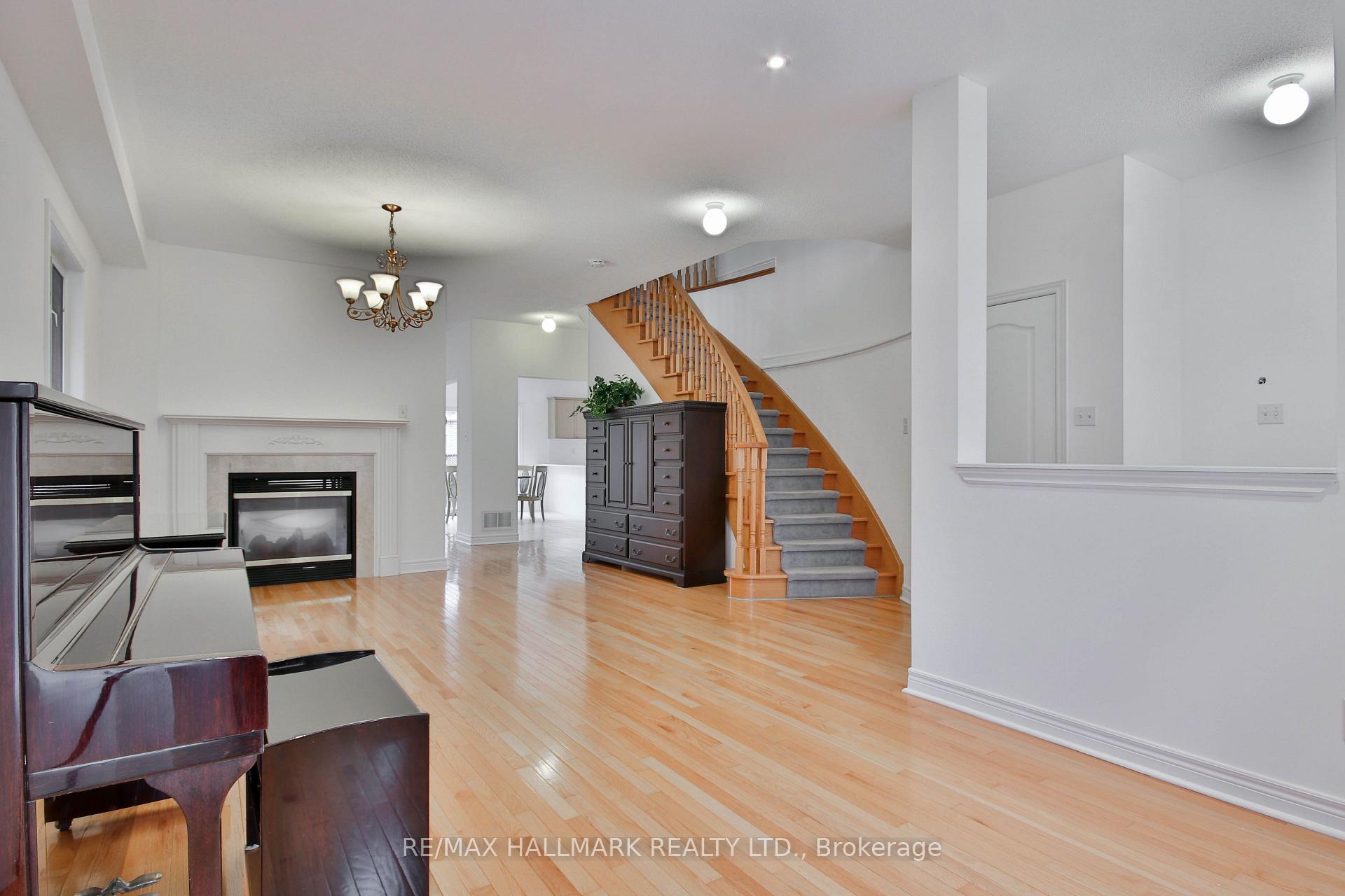 Photo 10 of 15 Briarglen Road, Markham, Cachet — HOMEH