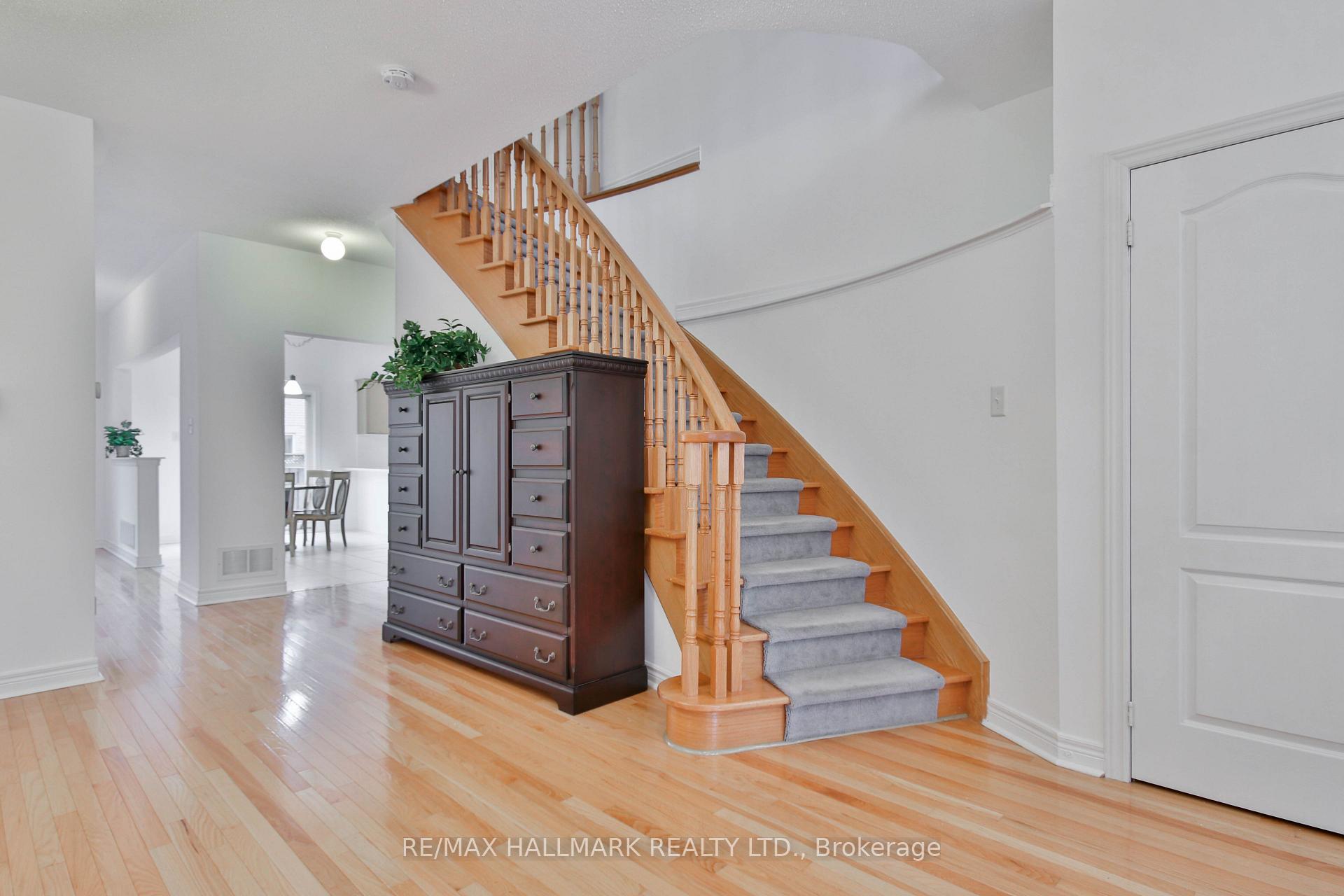 Photo 11 of 15 Briarglen Road, Markham, Cachet — HOMEH