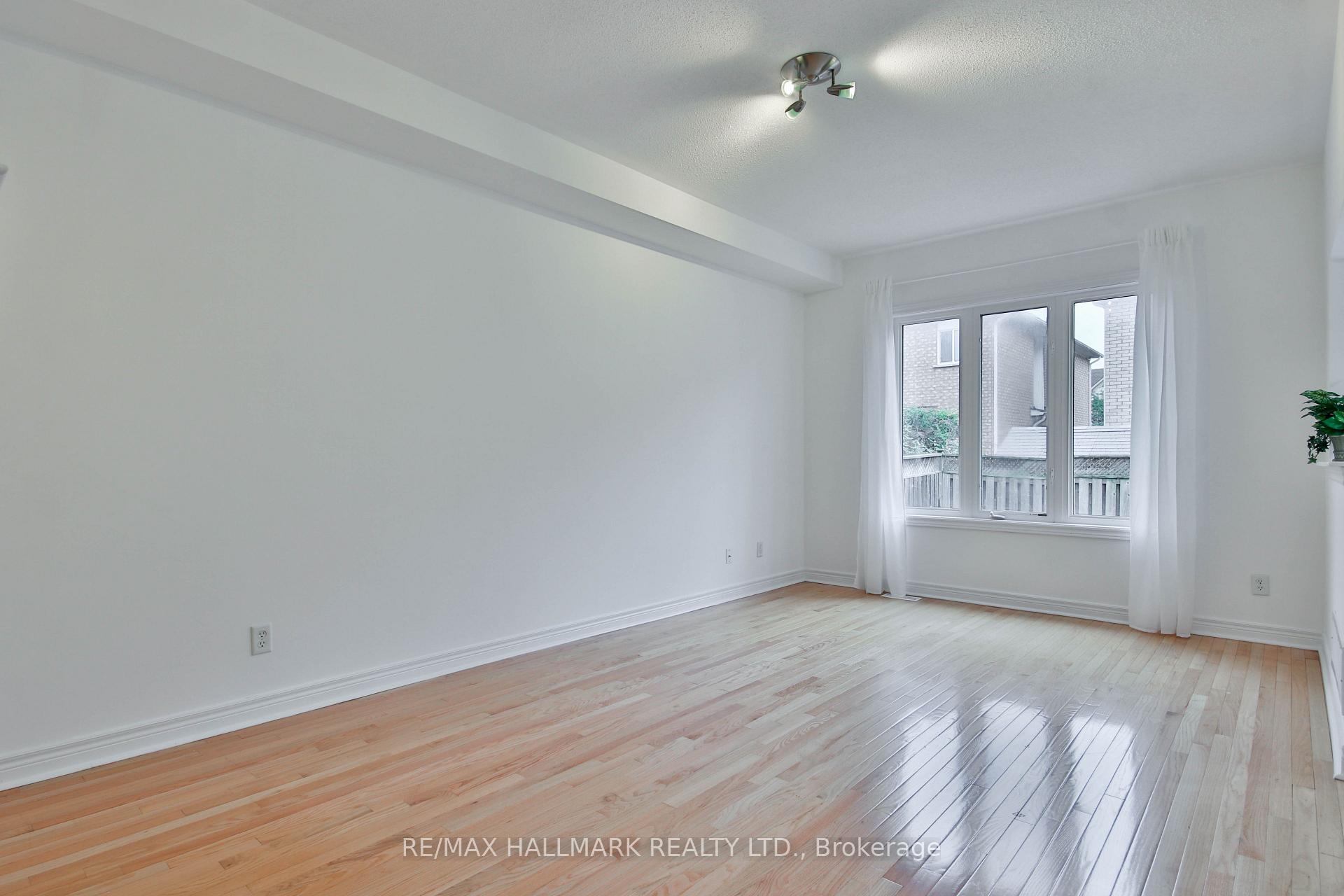 Photo 12 of 15 Briarglen Road, Markham, Cachet — HOMEH