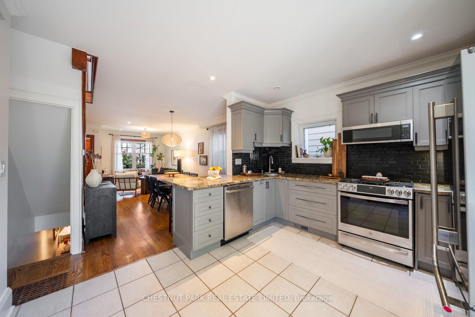 Photo 11 of 266 Queensdale Avenue, Toronto, Danforth Village-East York — HOMEH