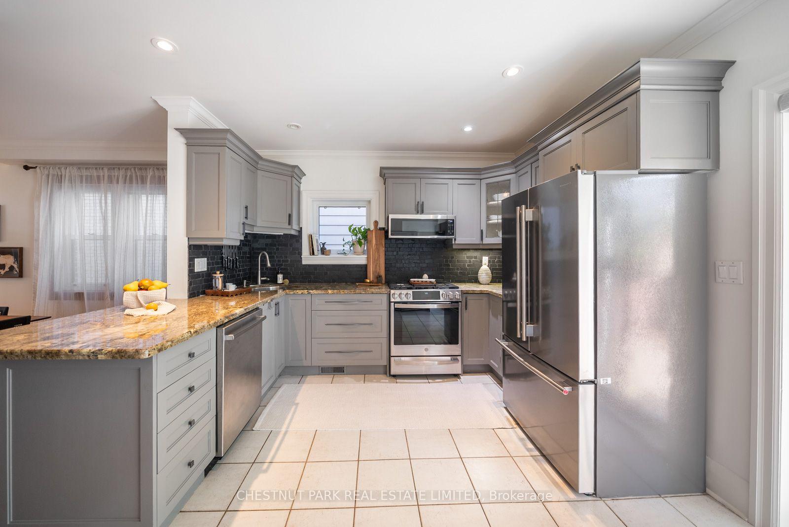 Photo 12 of 266 Queensdale Avenue, Toronto, Danforth Village-East York — HOMEH
