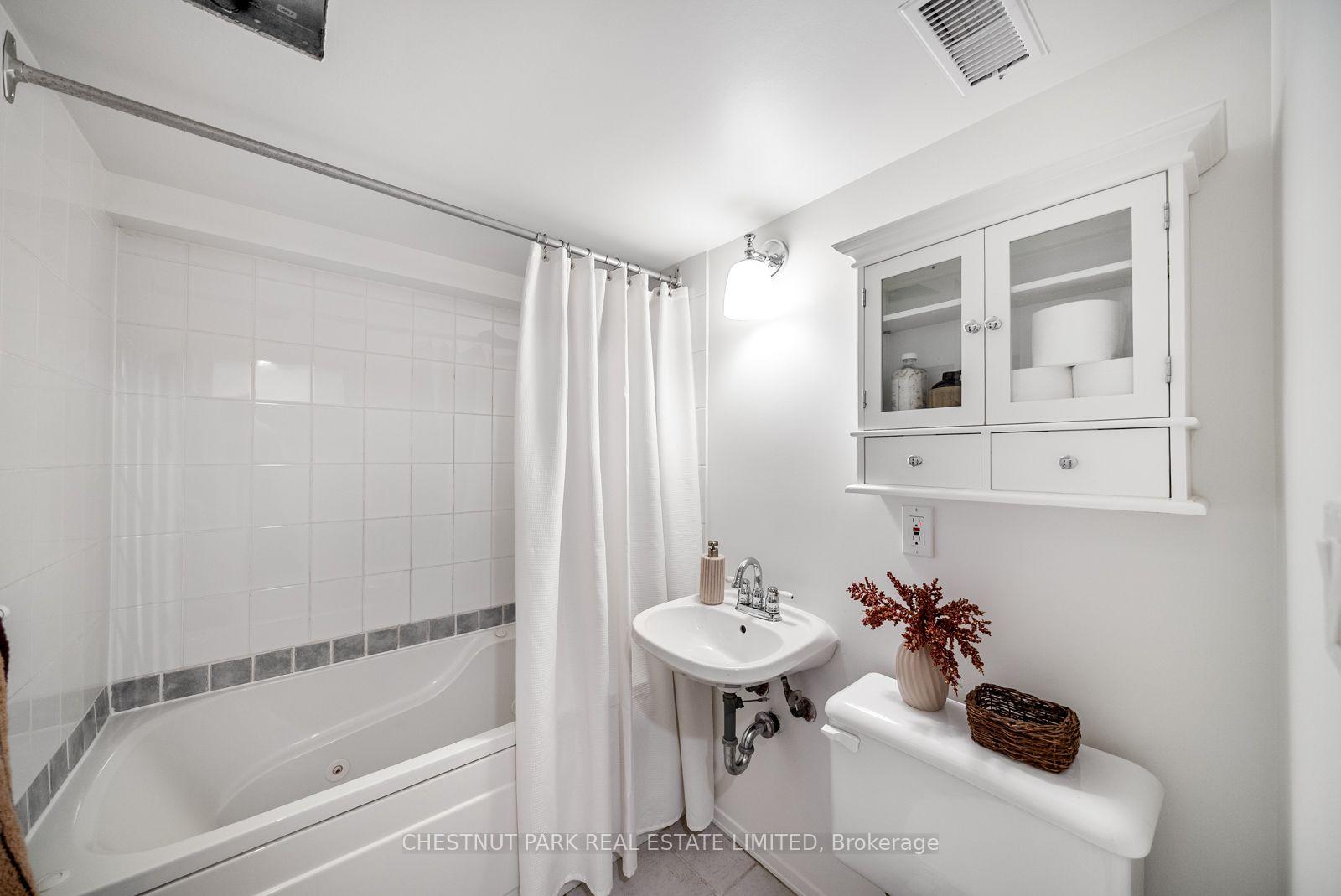 Photo 32 of 266 Queensdale Avenue, Toronto, Danforth Village-East York — HOMEH
