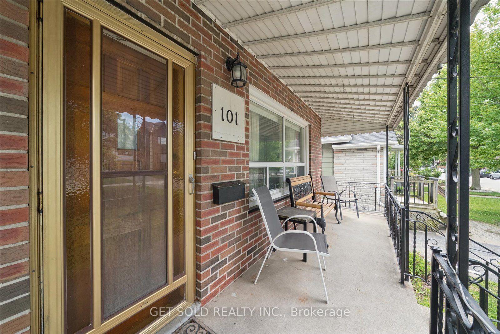 Photo 2 of 101 Seventeenth Street, Etobicoke, New Toronto — HOMEH