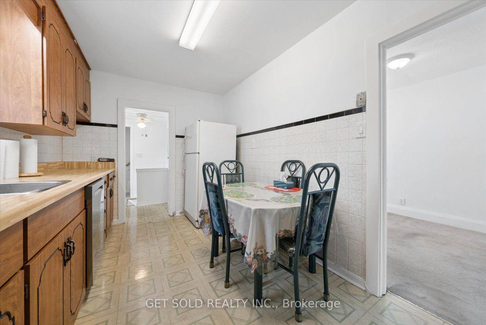 Photo 9 of 101 Seventeenth Street, Etobicoke, New Toronto — HOMEH