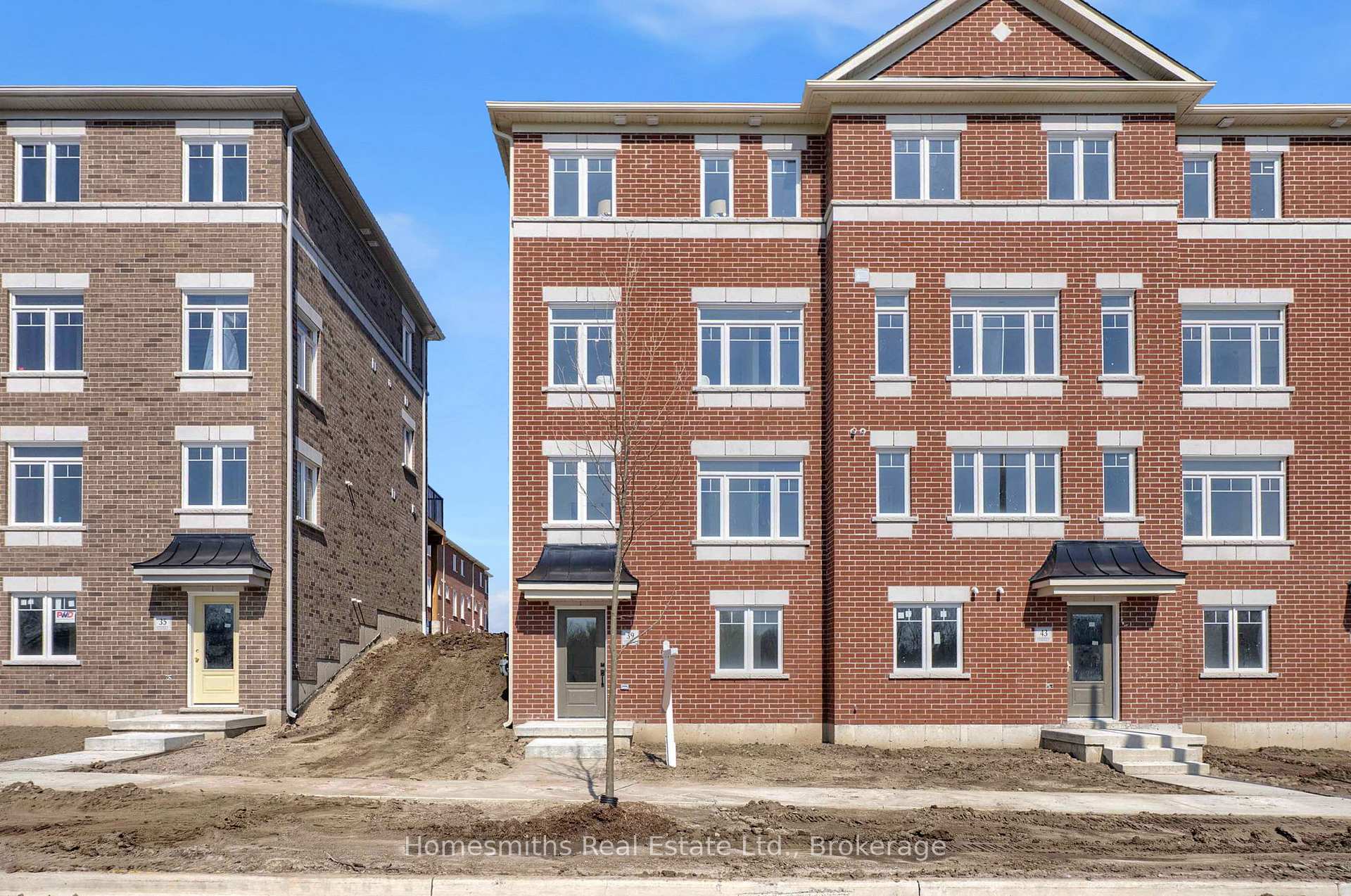 Photo 2 of 39 Addyman Crescent, Clarington, Newcastle — HOMEH