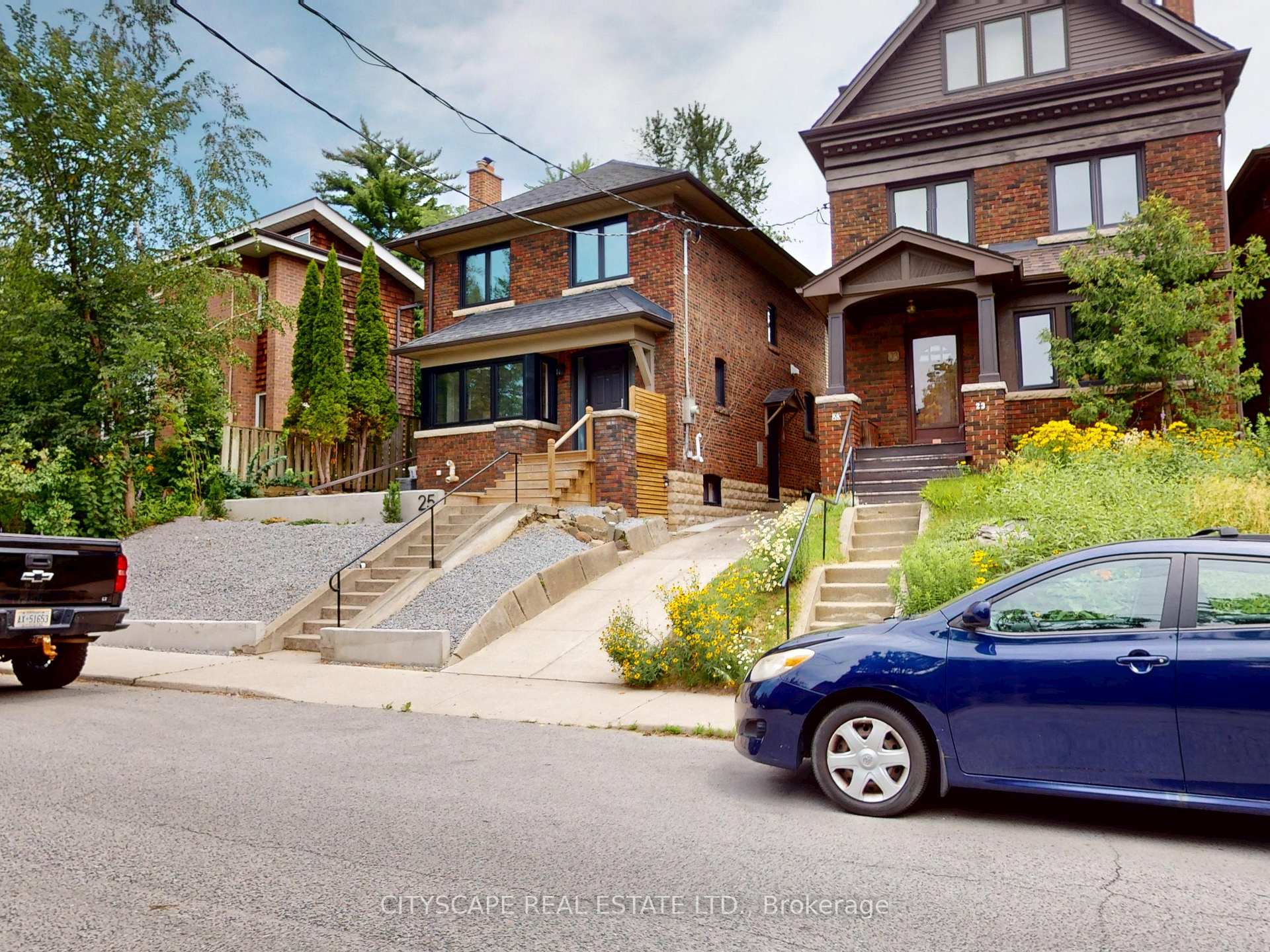 Photo 3 of 25 Oswald Crescent, Toronto, Mount Pleasant West — HOMEH