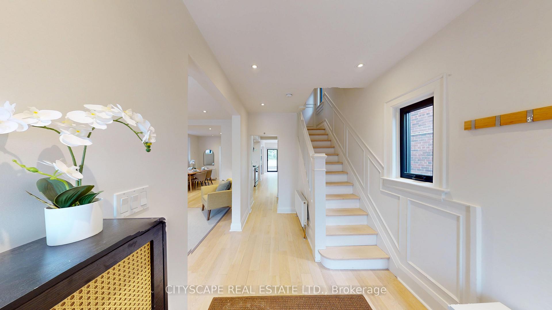 Photo 19 of 25 Oswald Crescent, Toronto, Mount Pleasant West — HOMEH