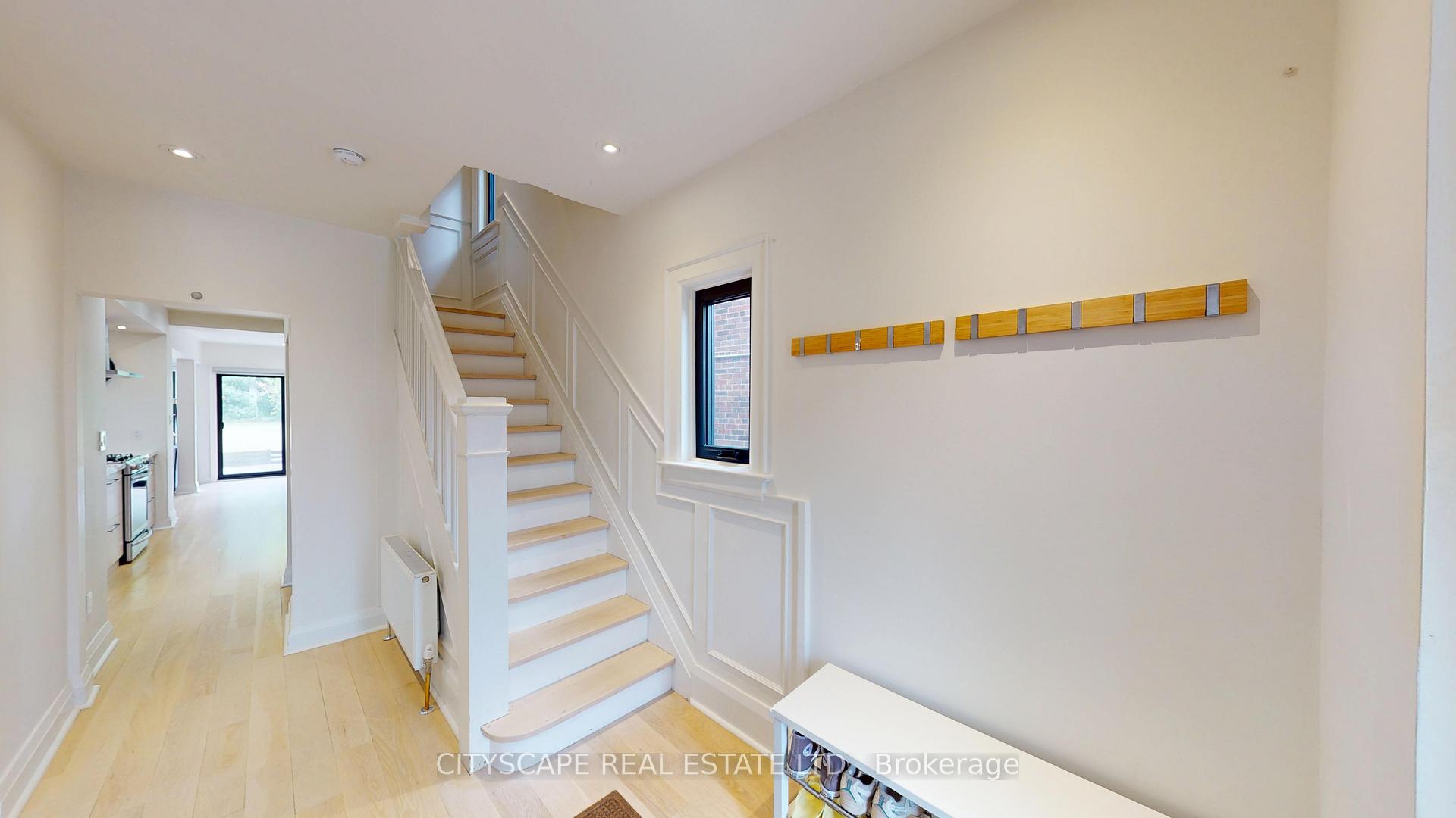 Photo 20 of 25 Oswald Crescent, Toronto, Mount Pleasant West — HOMEH